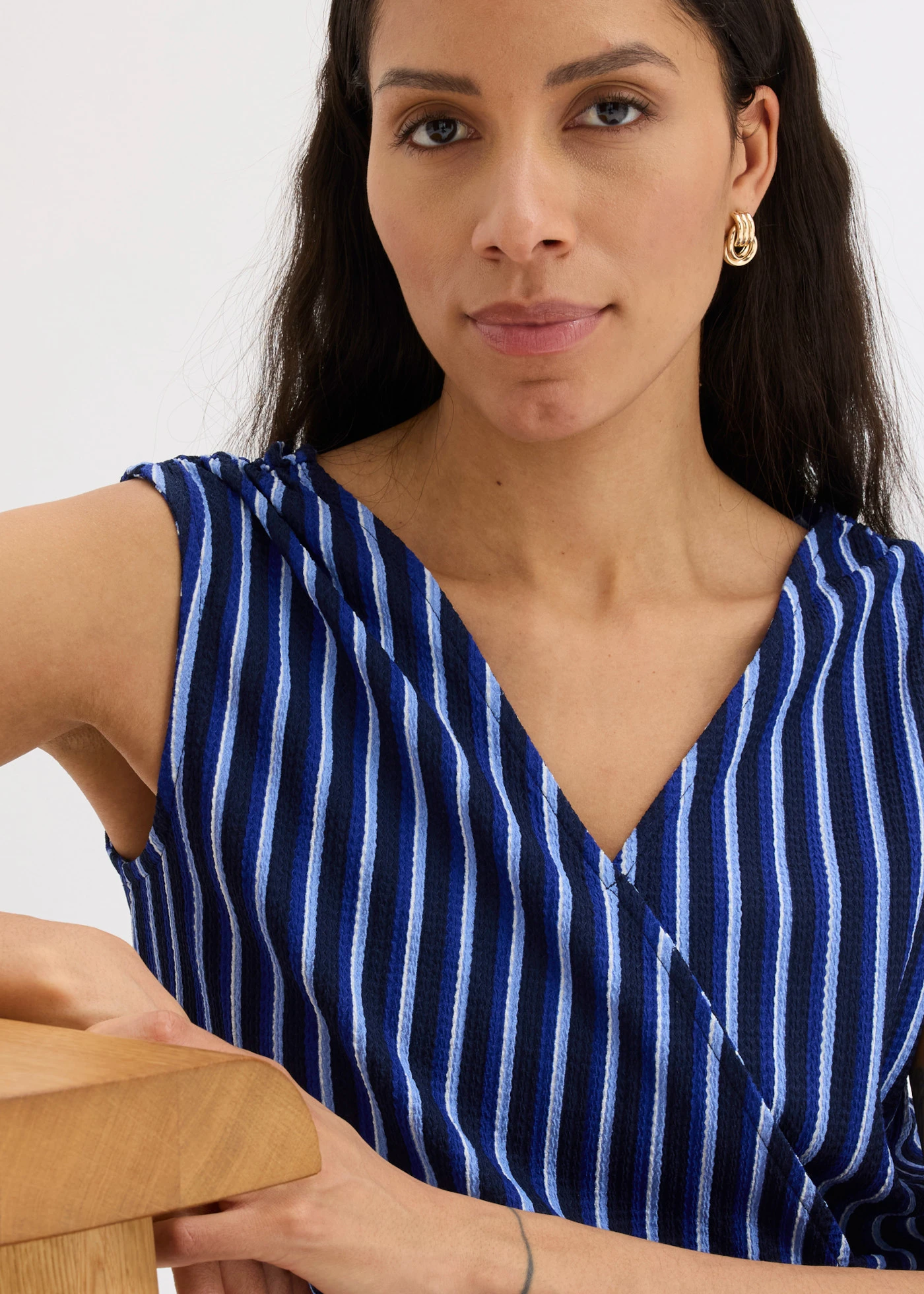Jersey jurk van gestructureerde crêpe • blauw verticaal gestreept • product-page.page-title-suffix