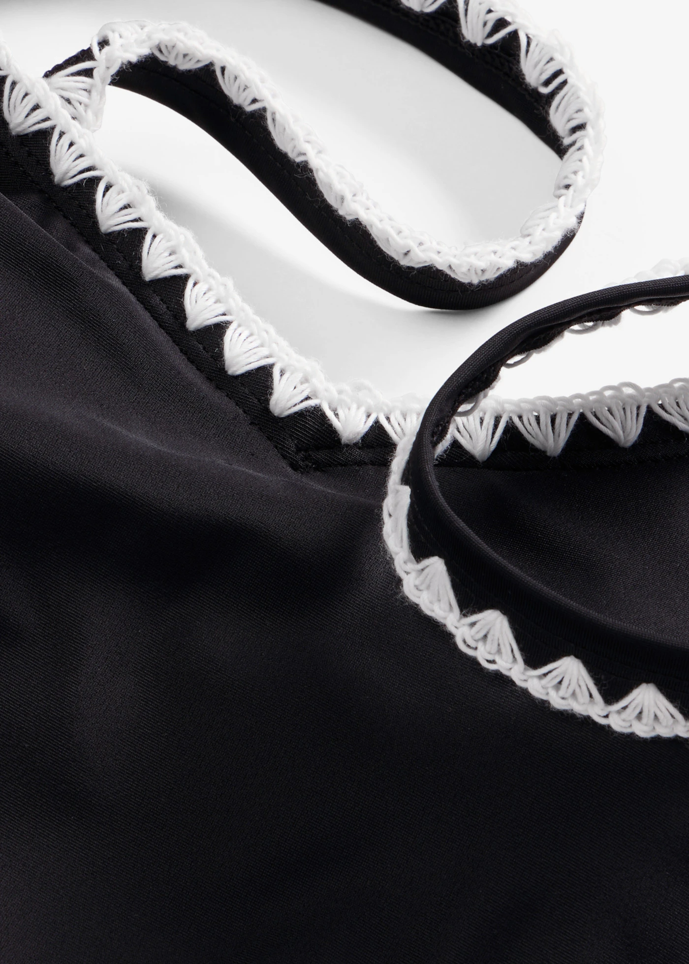 Costum de baie cu broderie • negru • magazin bonprix