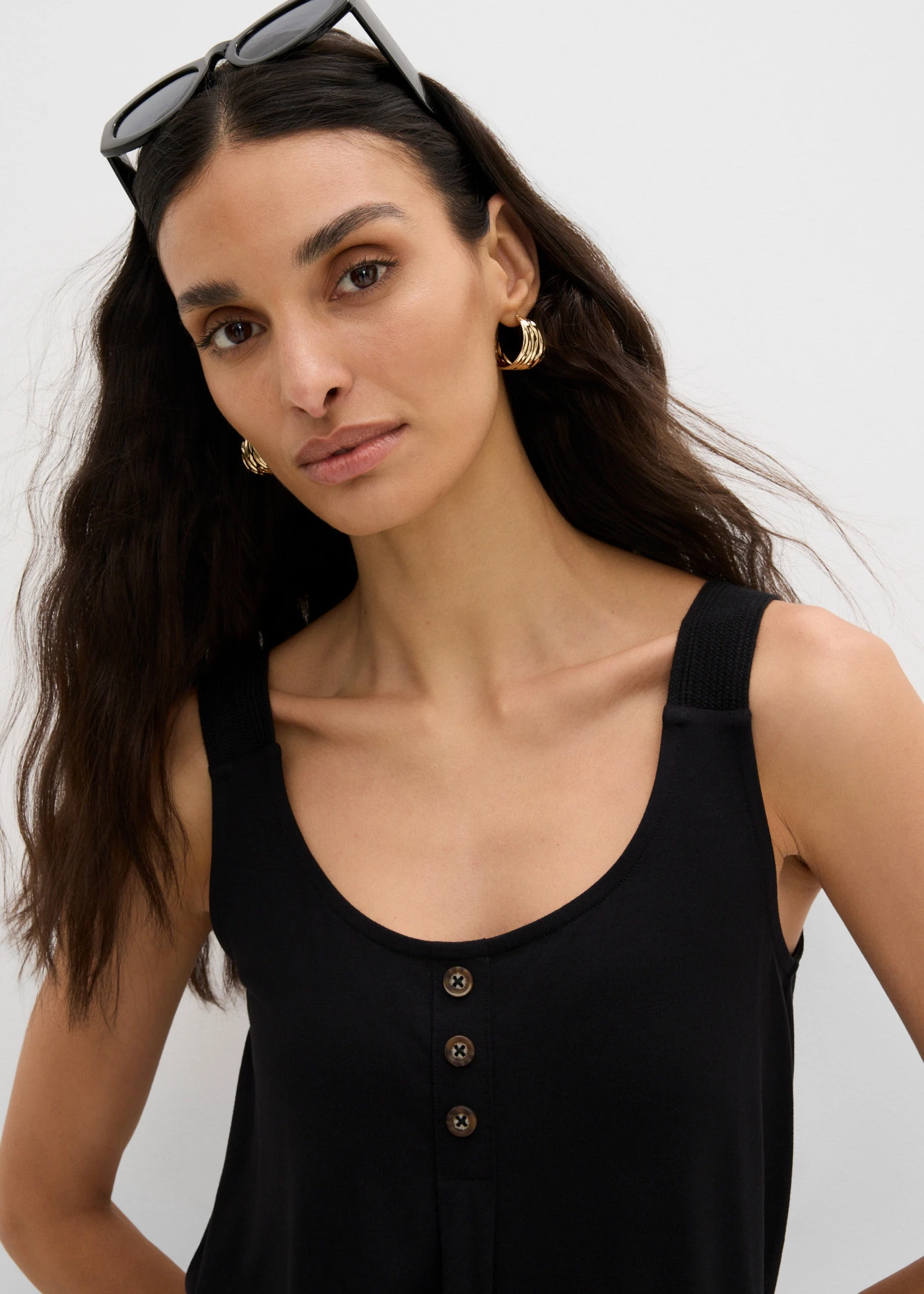 Top din material cu viscoză • negru • magazin bonprix