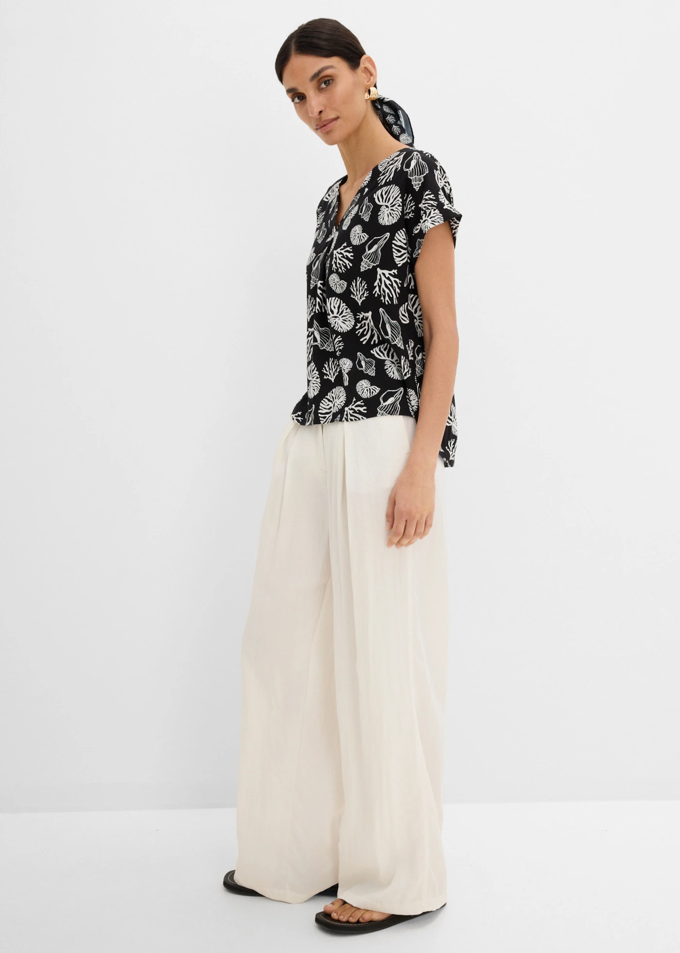 Blouse fluide à manches courtes • noir/écru imprimé • product-page.page-title-suffix
