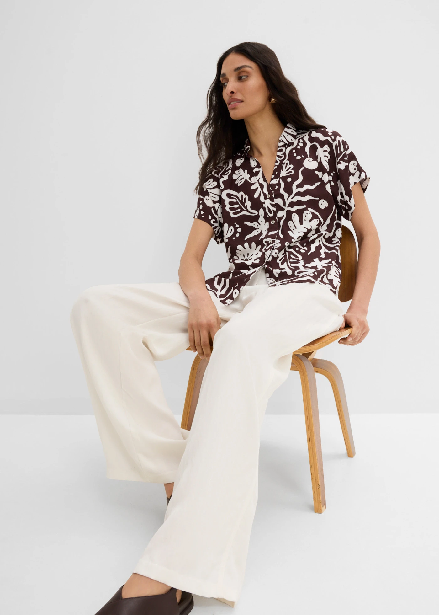 Overhemdblouse van soepele viscose • donkerbruin-wolwit met print • product-page.page-title-suffix