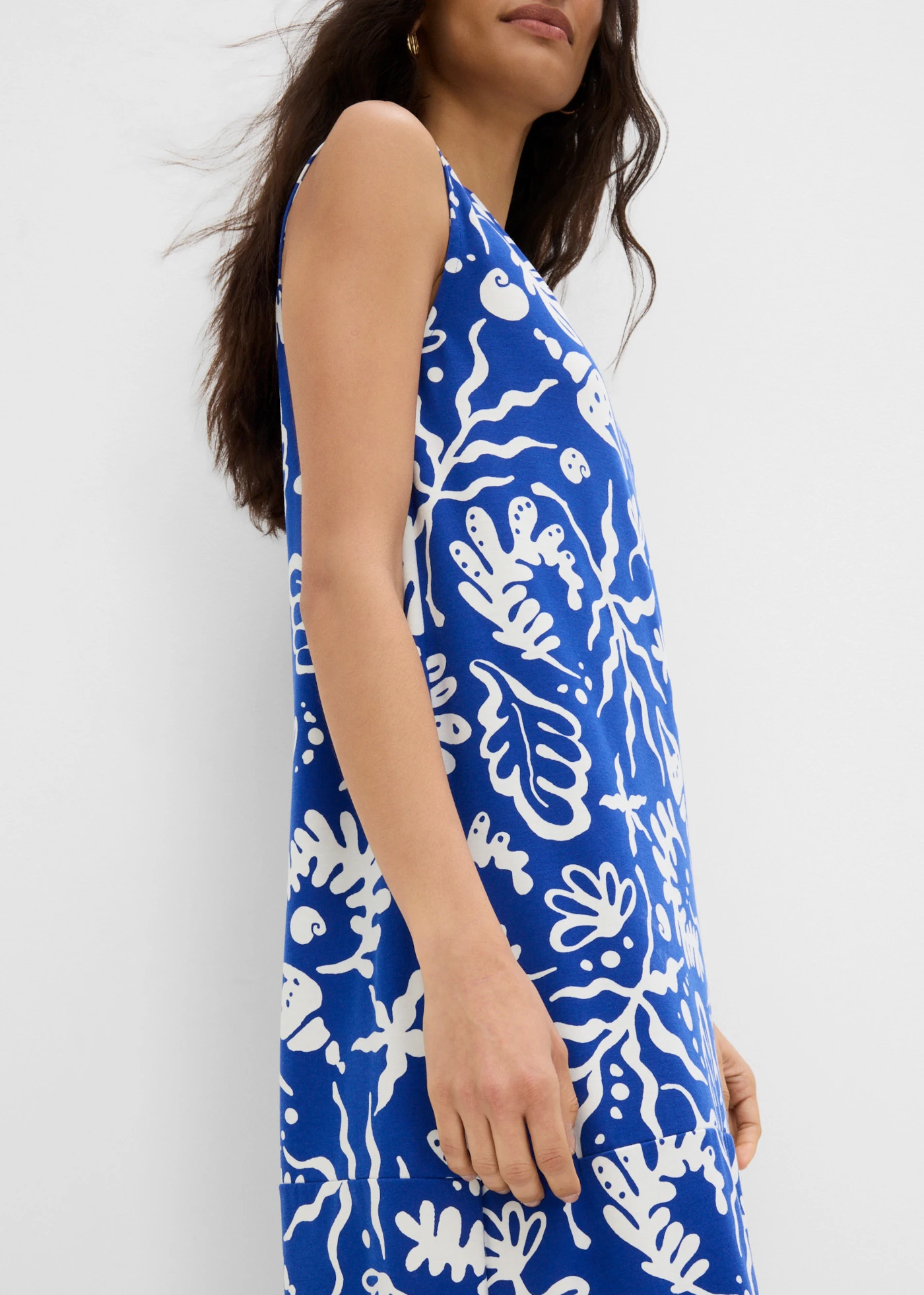 Rochie din jerse din amestec cu viscoză • albastru cobalt-ecru cu imprimeu • magazin bonprix
