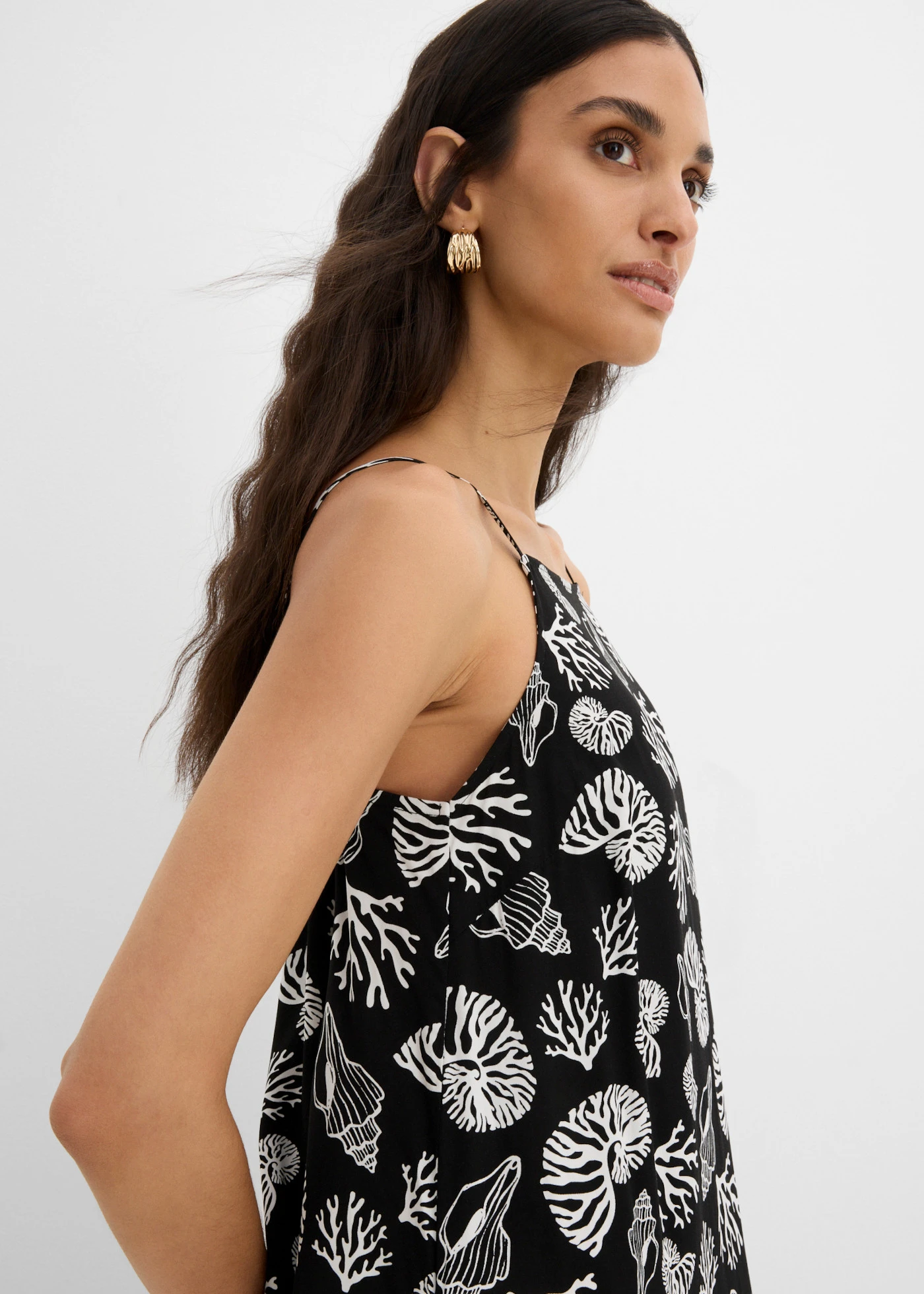 Robe midi entièrement imprimée en viscose mélangée • noir/écru imprimé • product-page.page-title-suffix
