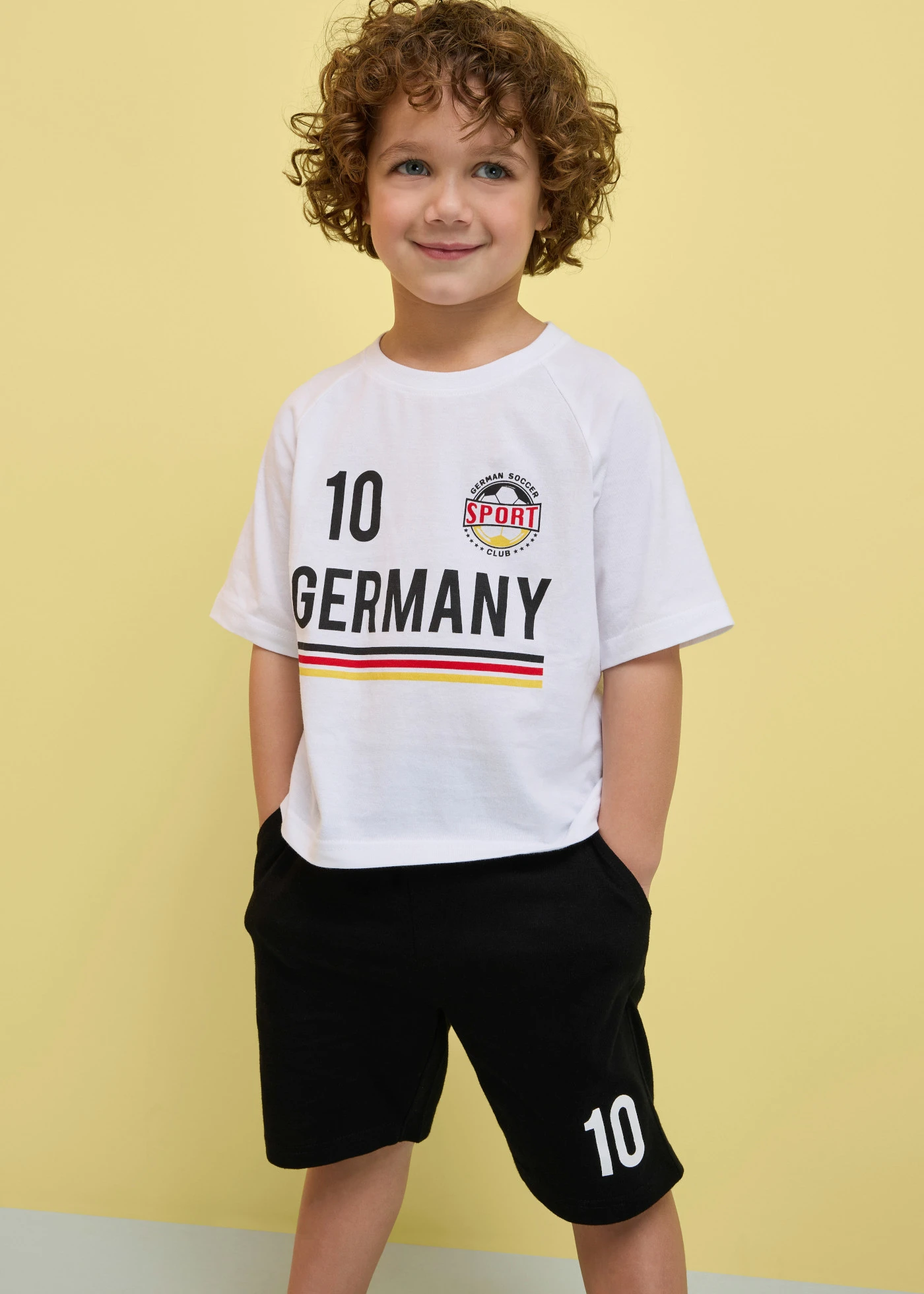 T-shirt et short en jersey 100% coton doux (ens. 2 pces) • blanc-noir imprimé • Boutique bonprix