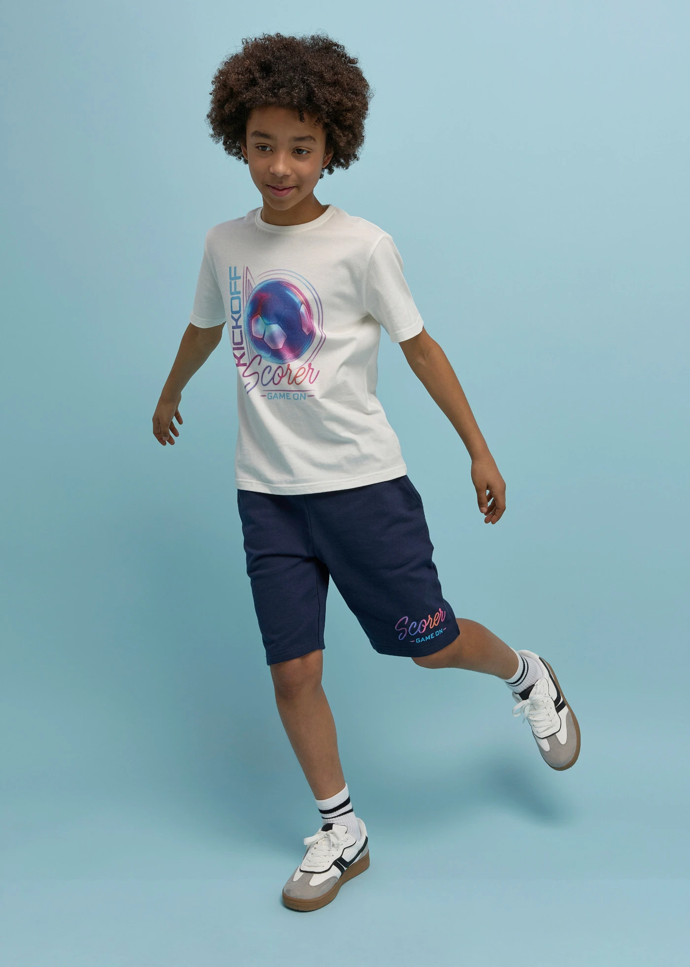T-shirt et bermuda sweat 100% coton (ens. 2 pces) • écru-bleu foncé imprimé • Boutique bonprix