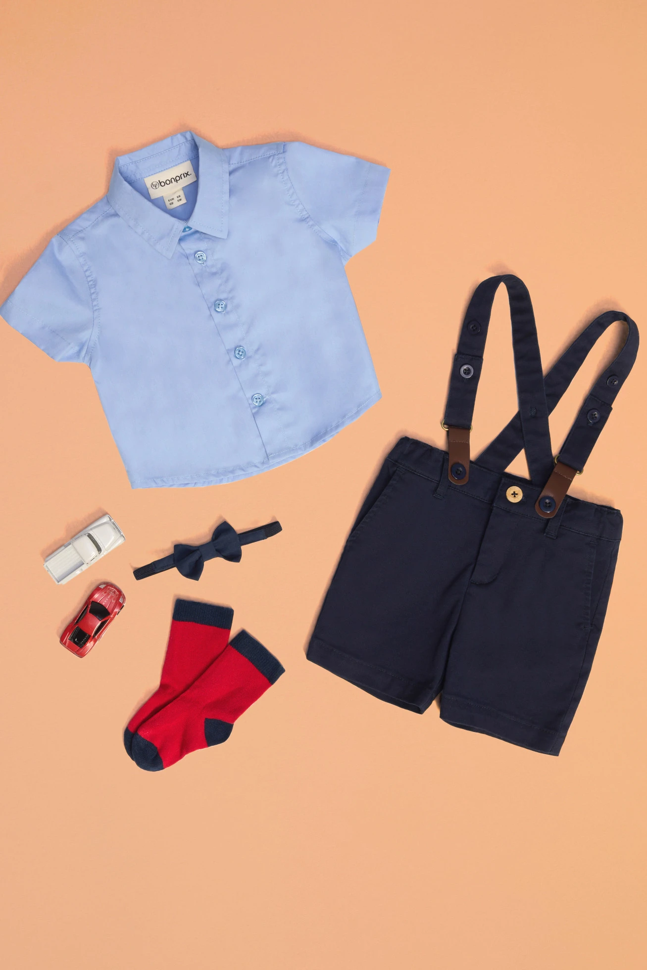 Costume 4 pièces avec bermuda, chemise manches courtes, bretelles et nœud papillon • bleu foncé/bleu nacré • Boutique bonprix