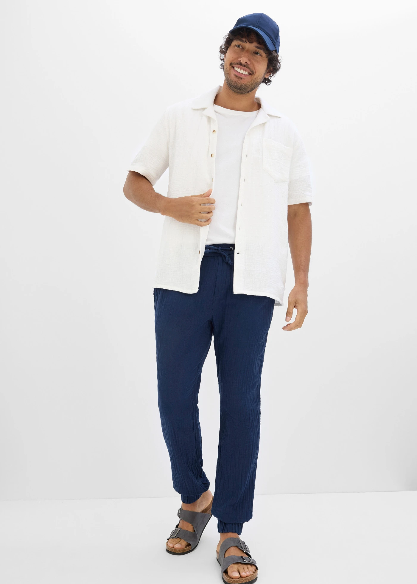 Pantalon jogger regular en gaze de coton, fuselé • bleu encre • Boutique bonprix