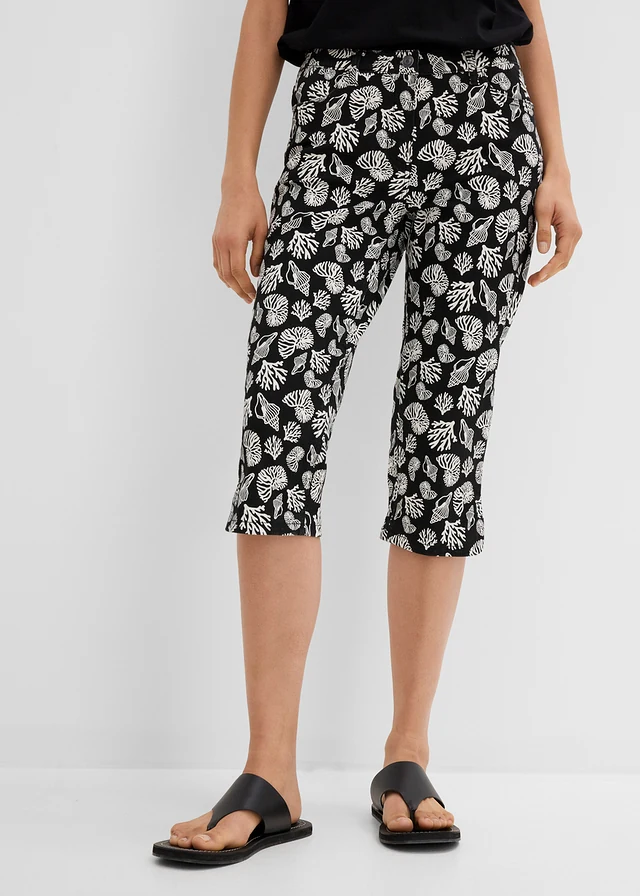 Pantaloni capri din material elastic cu bumbac, culoare: negru-ecru cu imprimeu