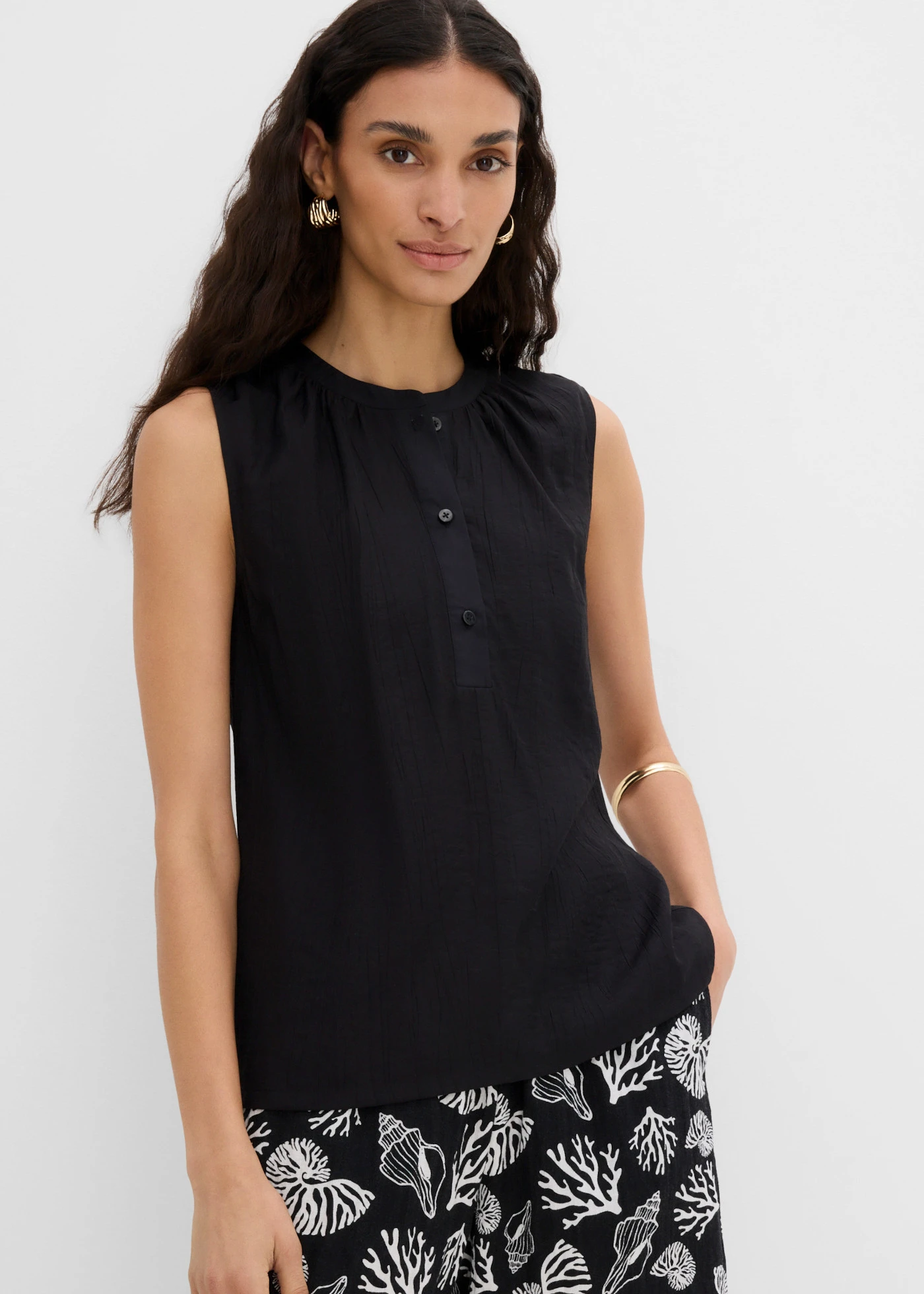 Blúzkový top so stojačikom • čierna • obchod bonprix