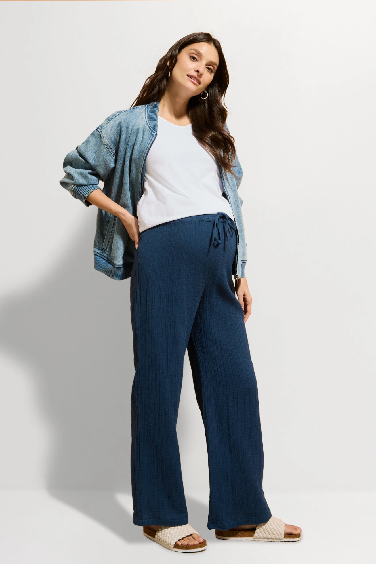 Comfortabele zwangerschapsbroek met elastische tailleband van puur katoenen mousseline • diepblauw • bonprix online shop