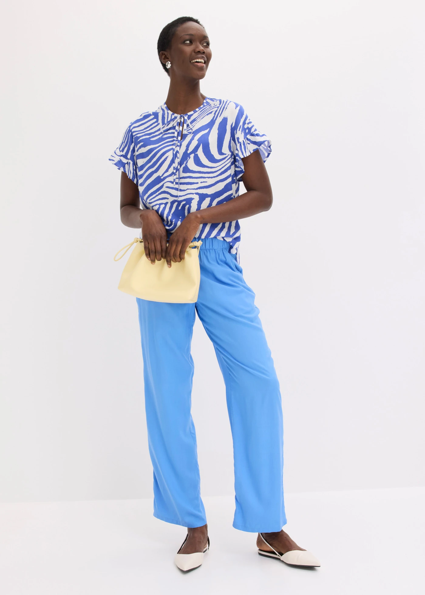 Tunique ample en viscose • blanc/bleu brillant imprimé zèbre • Boutique bonprix