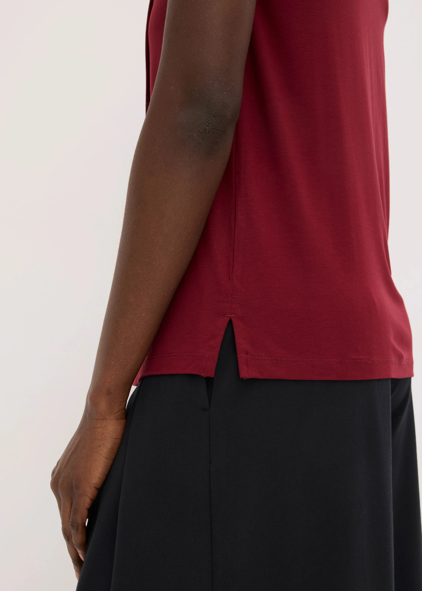 Top à col lavallière • rouge rubis • Boutique bonprix