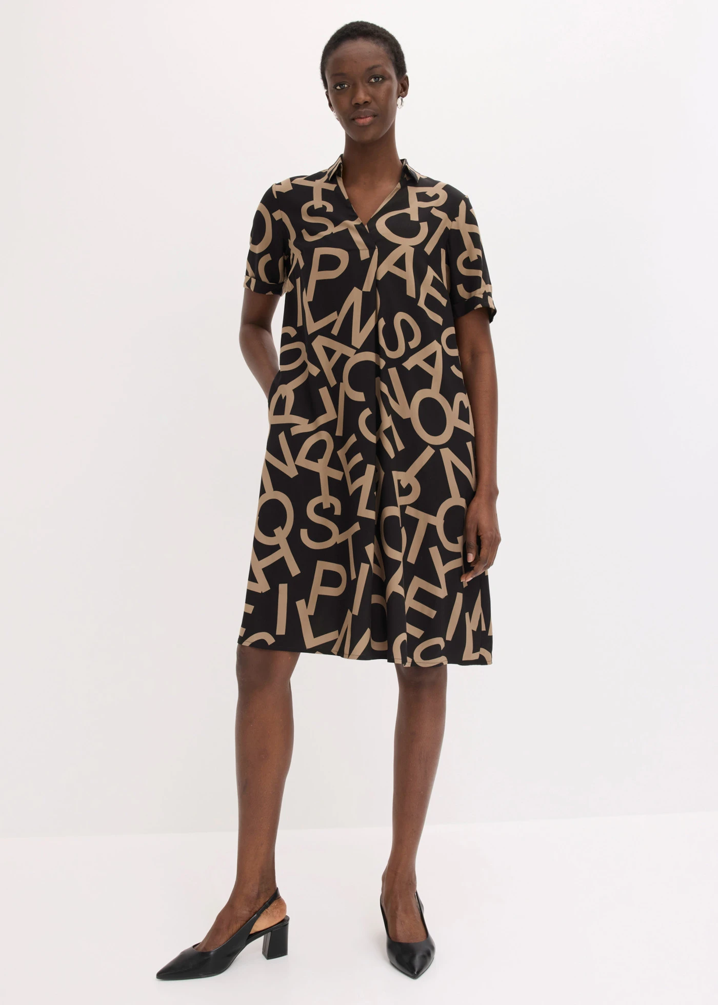 Rochie din viscoză vaporoasă • negru/gri-bej cu imprimeu grafic • magazin bonprix