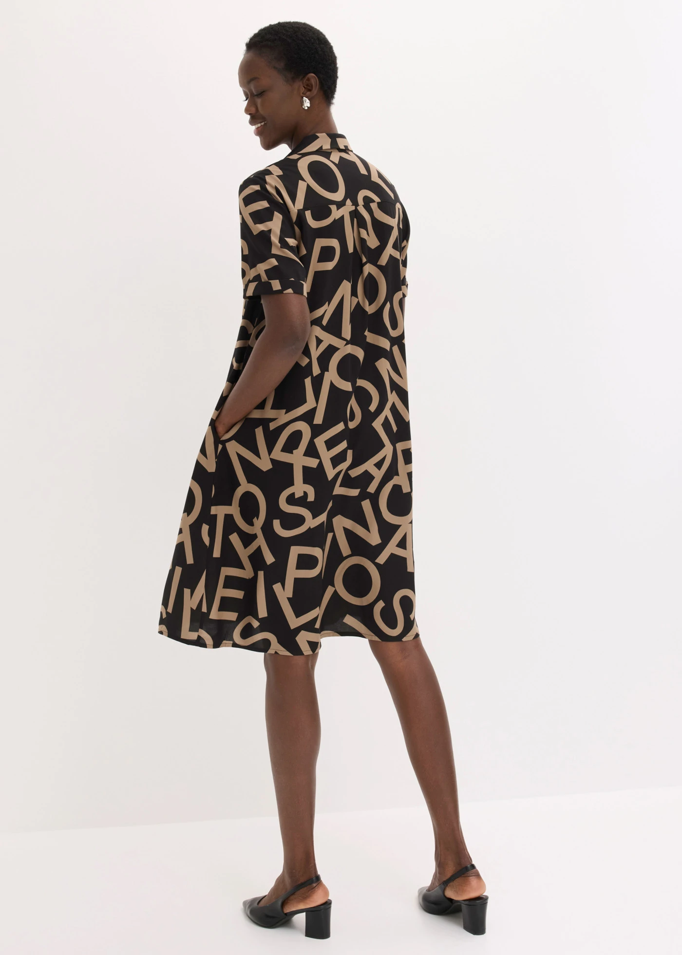 Jurk van soepele viscose • grafische print zwart/taupe • product-page.page-title-suffix