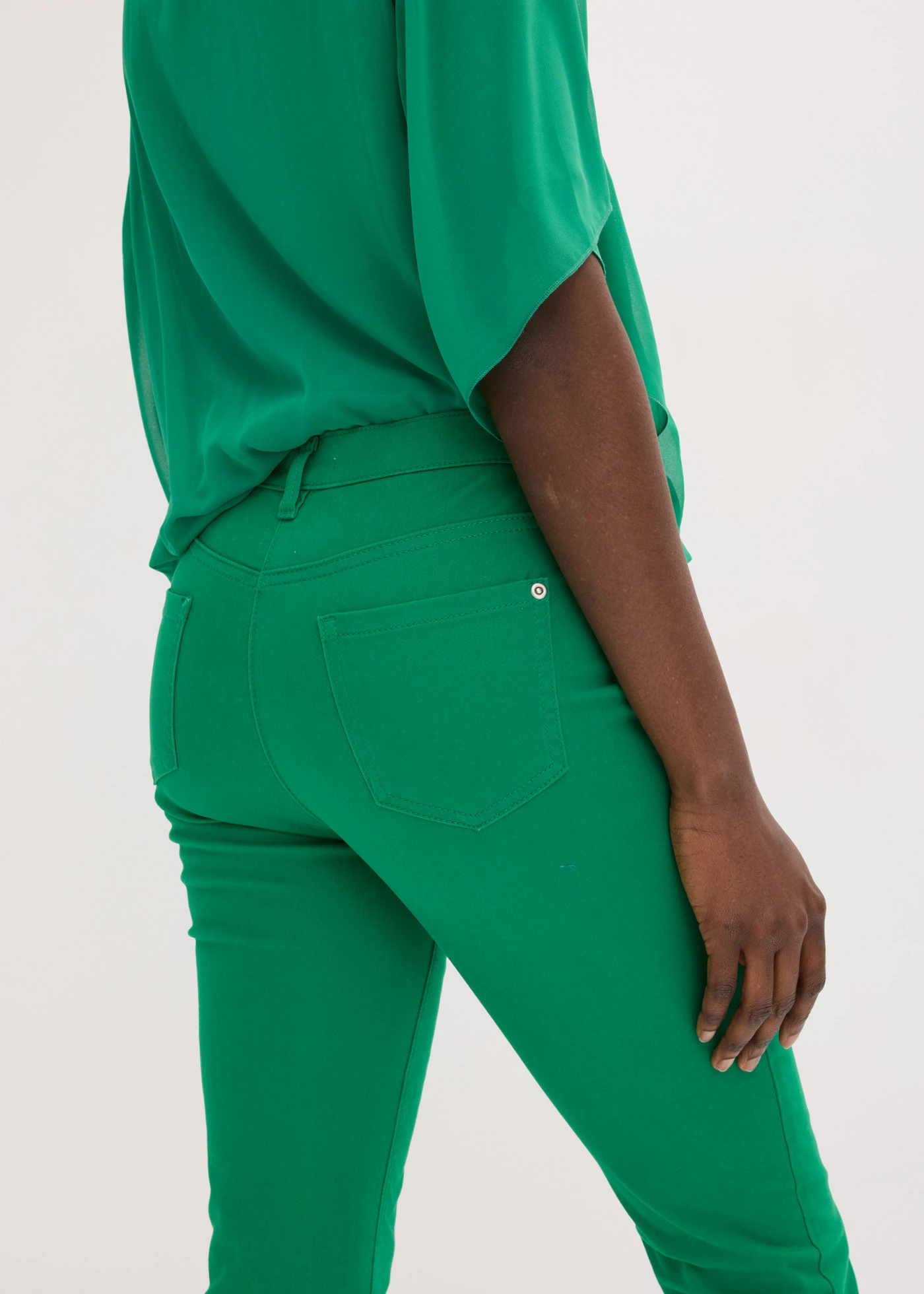 Pantalon extensible 7/8 • vert aventurine • Boutique bonprix