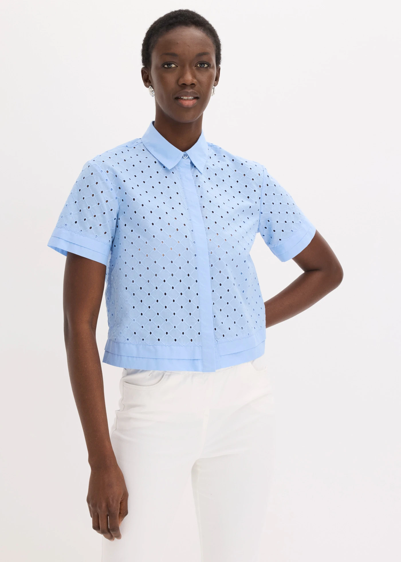 Blouse met broderie anglaise • lichtblauw • bonprix online shop