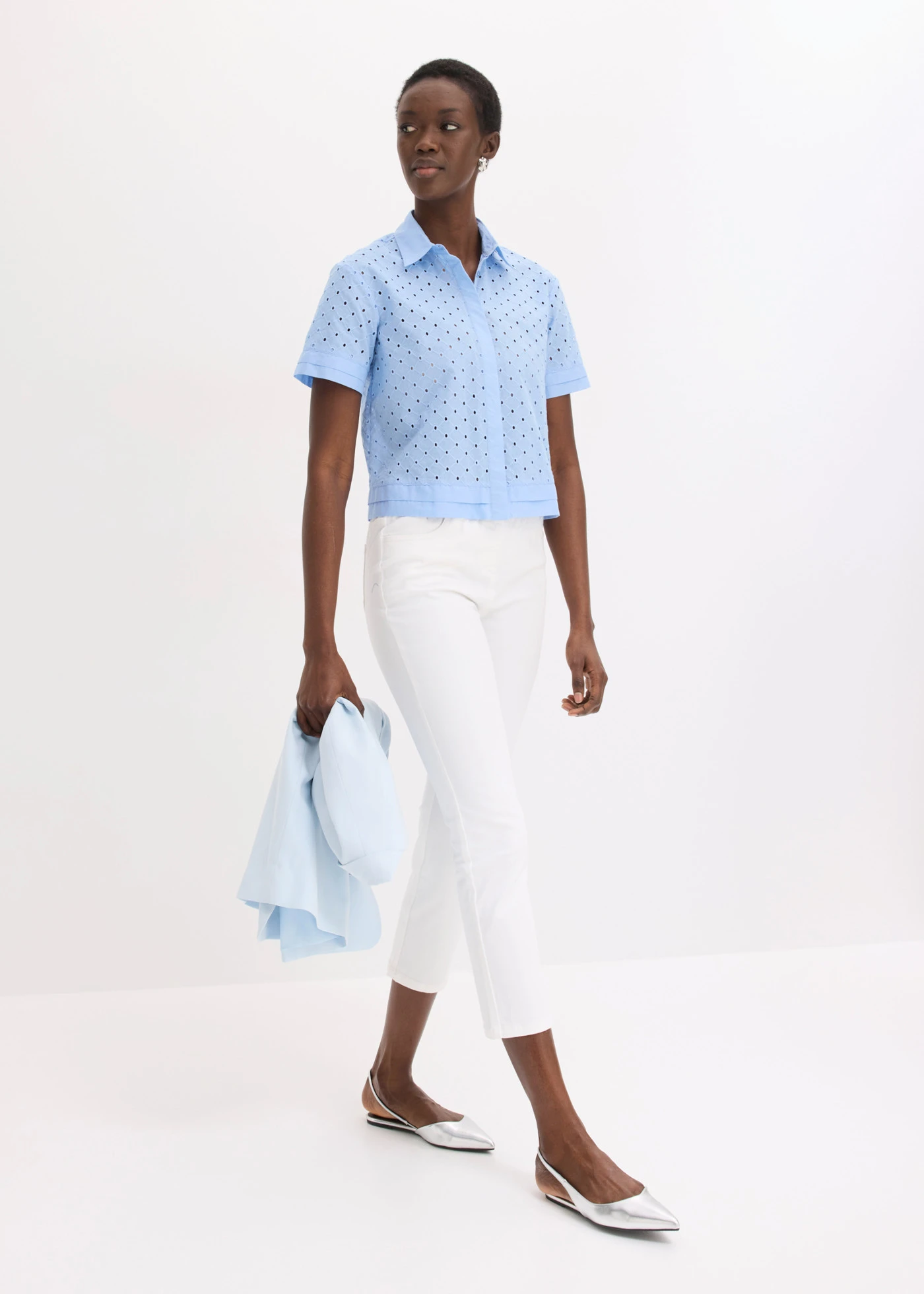 Blouse met broderie anglaise • lichtblauw • bonprix online shop