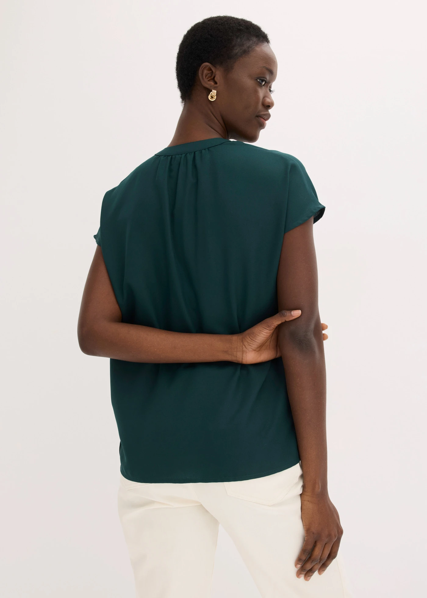 Blouse met korte mouwen en blinde knoopsluiting • diepgroen • bonprix online shop