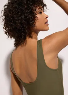 Maillot 1 pièce sculptant à fronces, maintien léger • olive foncé • Boutique bonprix