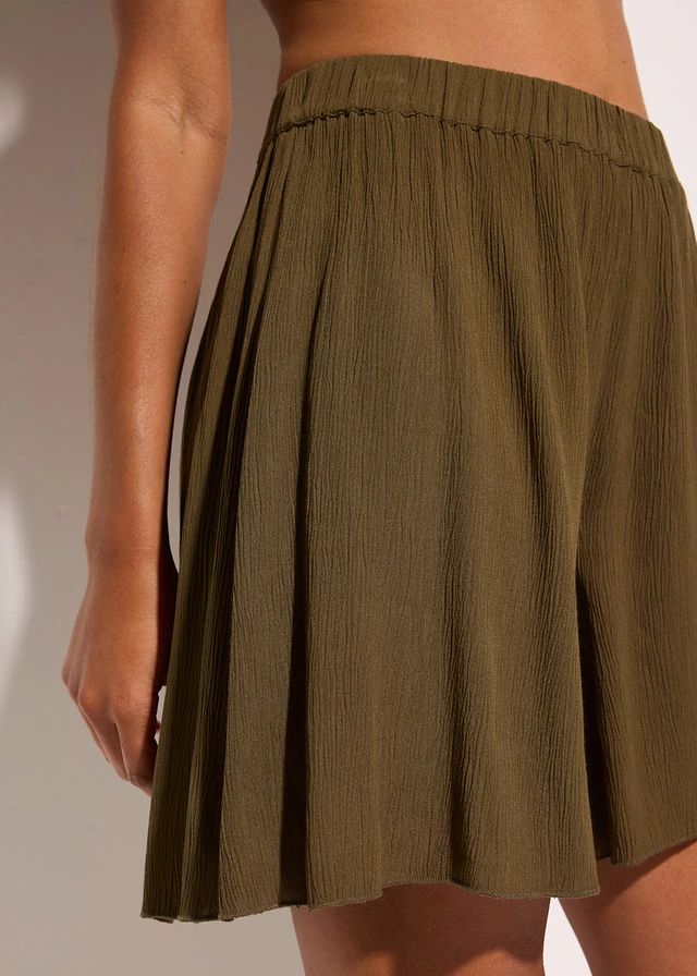 Strandshort van soepele viscose • donkerolijfgroen • product-page.page-title-suffix