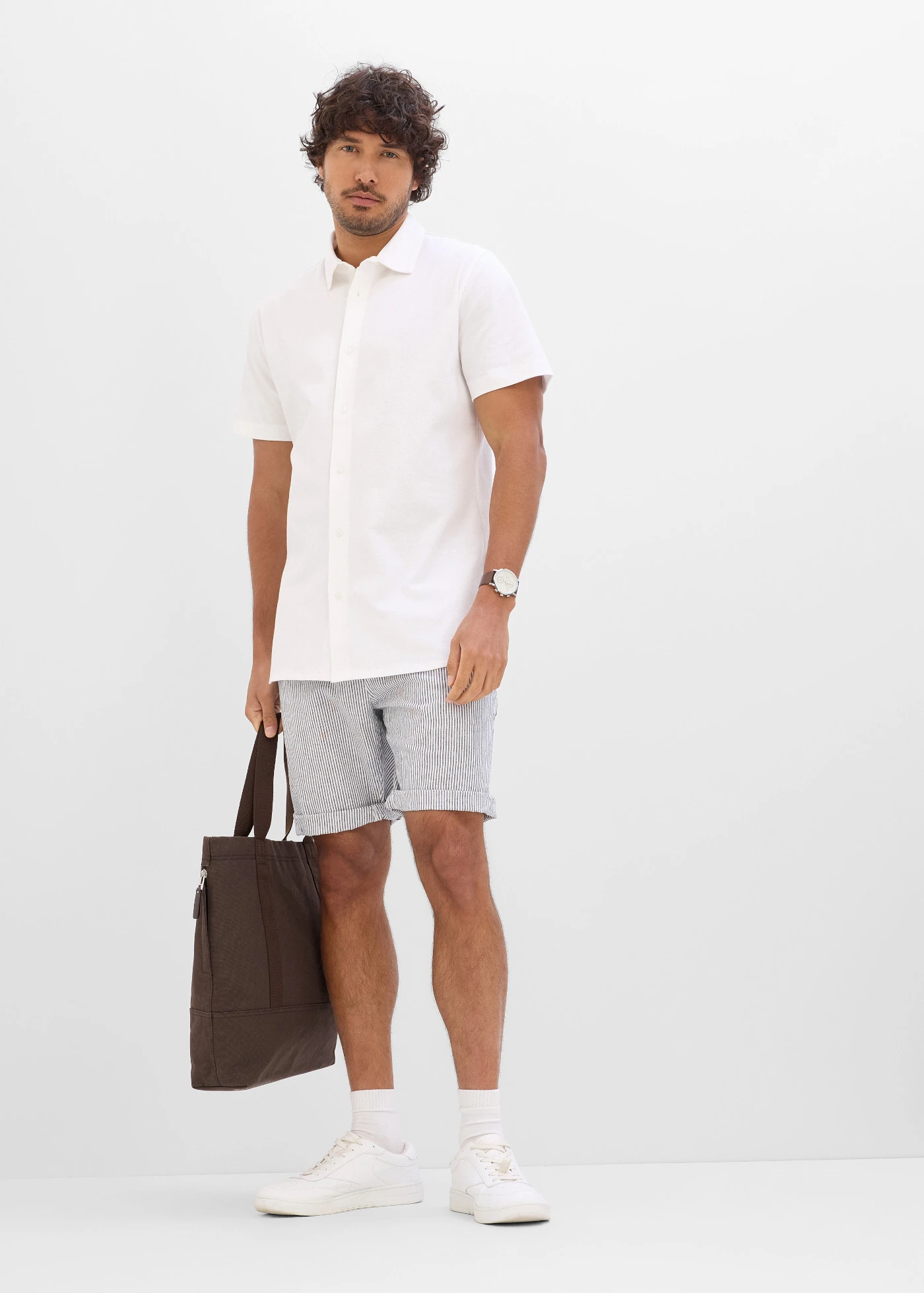 Koszula z krótkim rękawem, uszyta z piki z dużą ilością stretchu, slim fit • biały • sklep bonprix