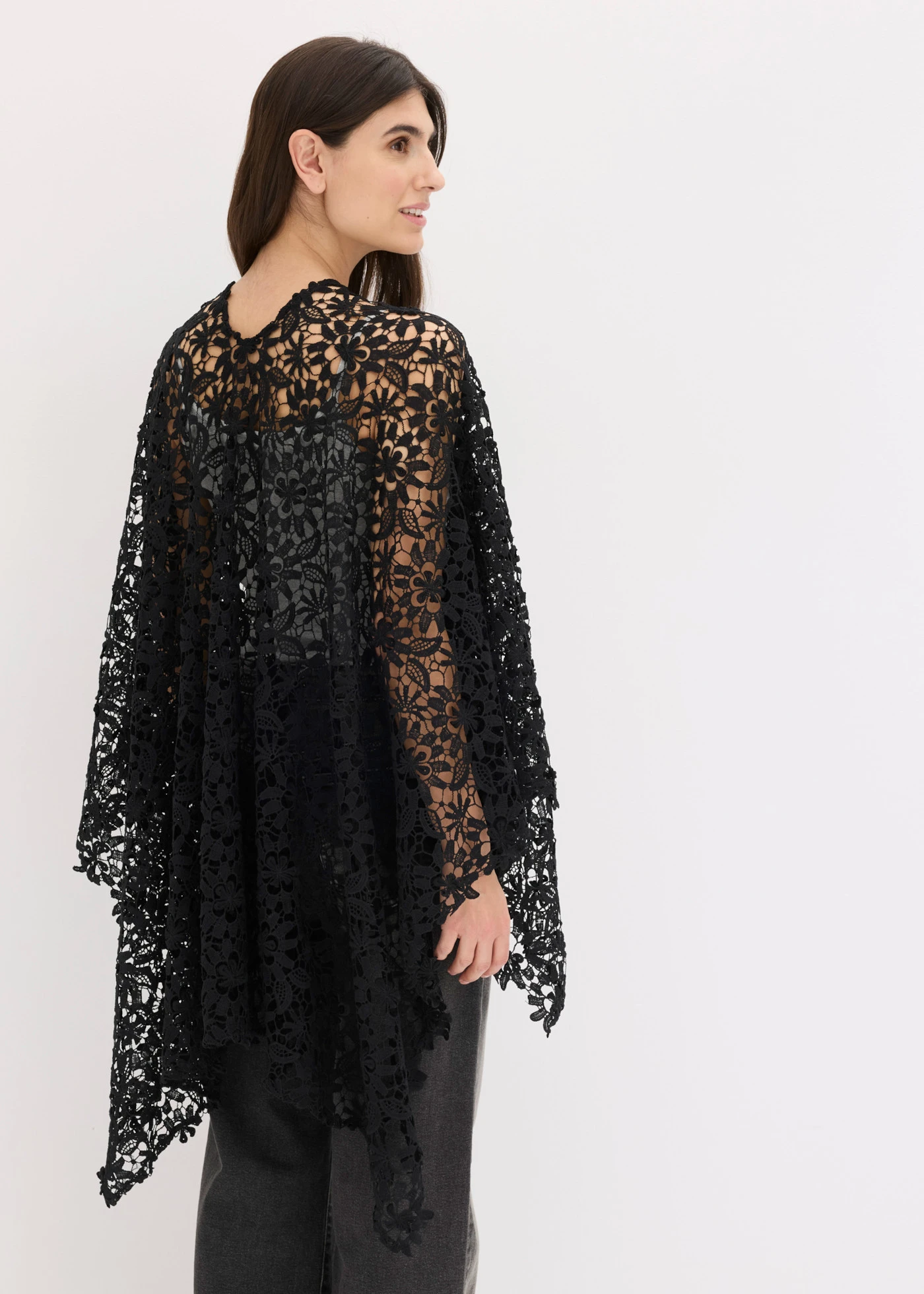 Letnie poncho z koronki • czarny • sklep bonprix