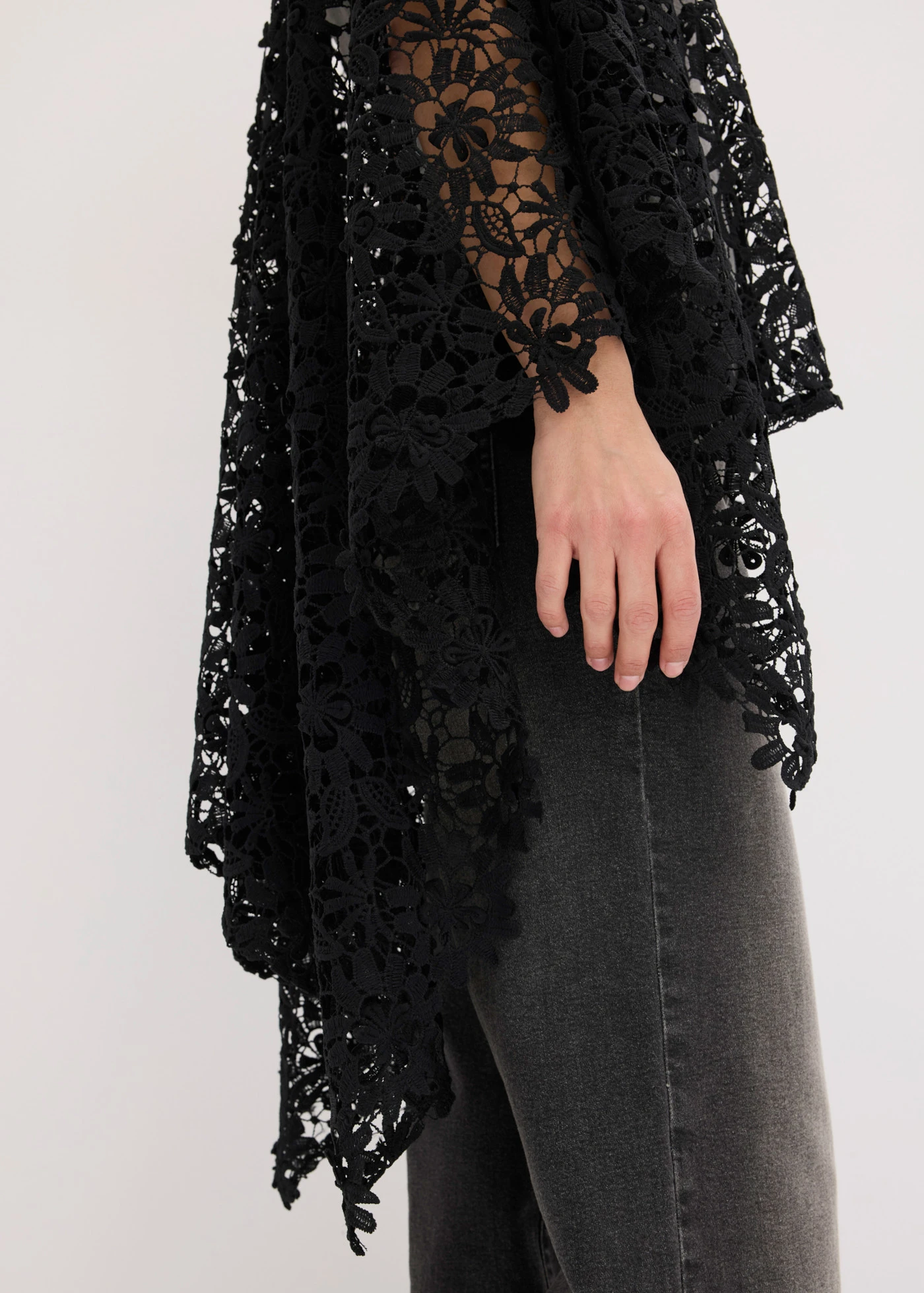 Poncho van gehaakt kant • zwart • bonprix online shop