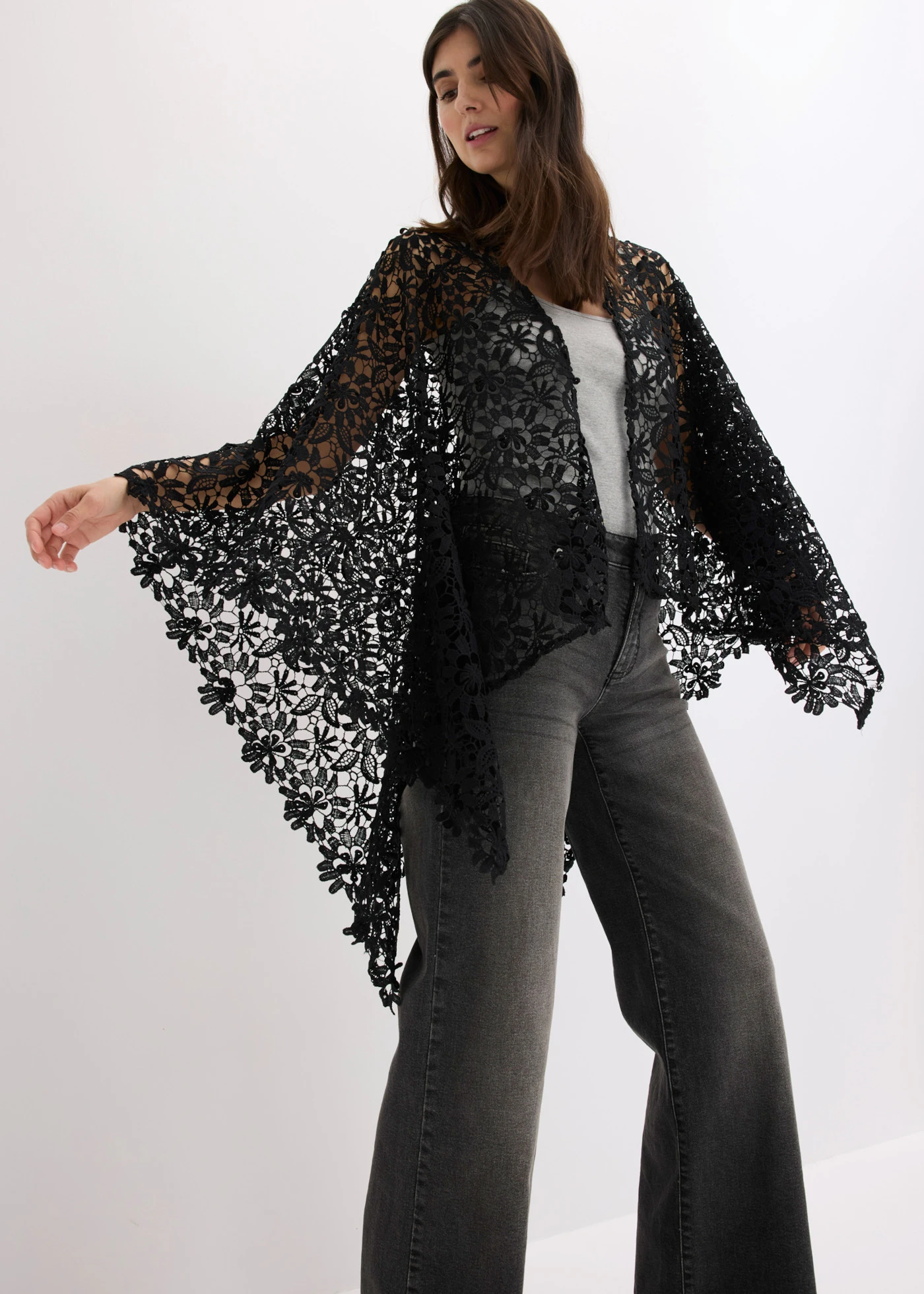 Poncho din dantelă croșetată • negru • magazin bonprix