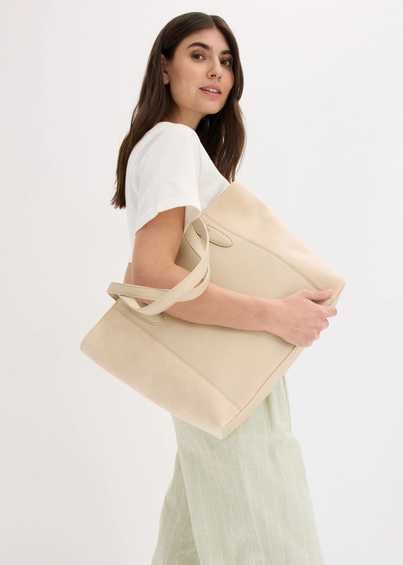 Geantă shopper mare din amestec de materiale • bej nisipiu mat • magazin bonprix