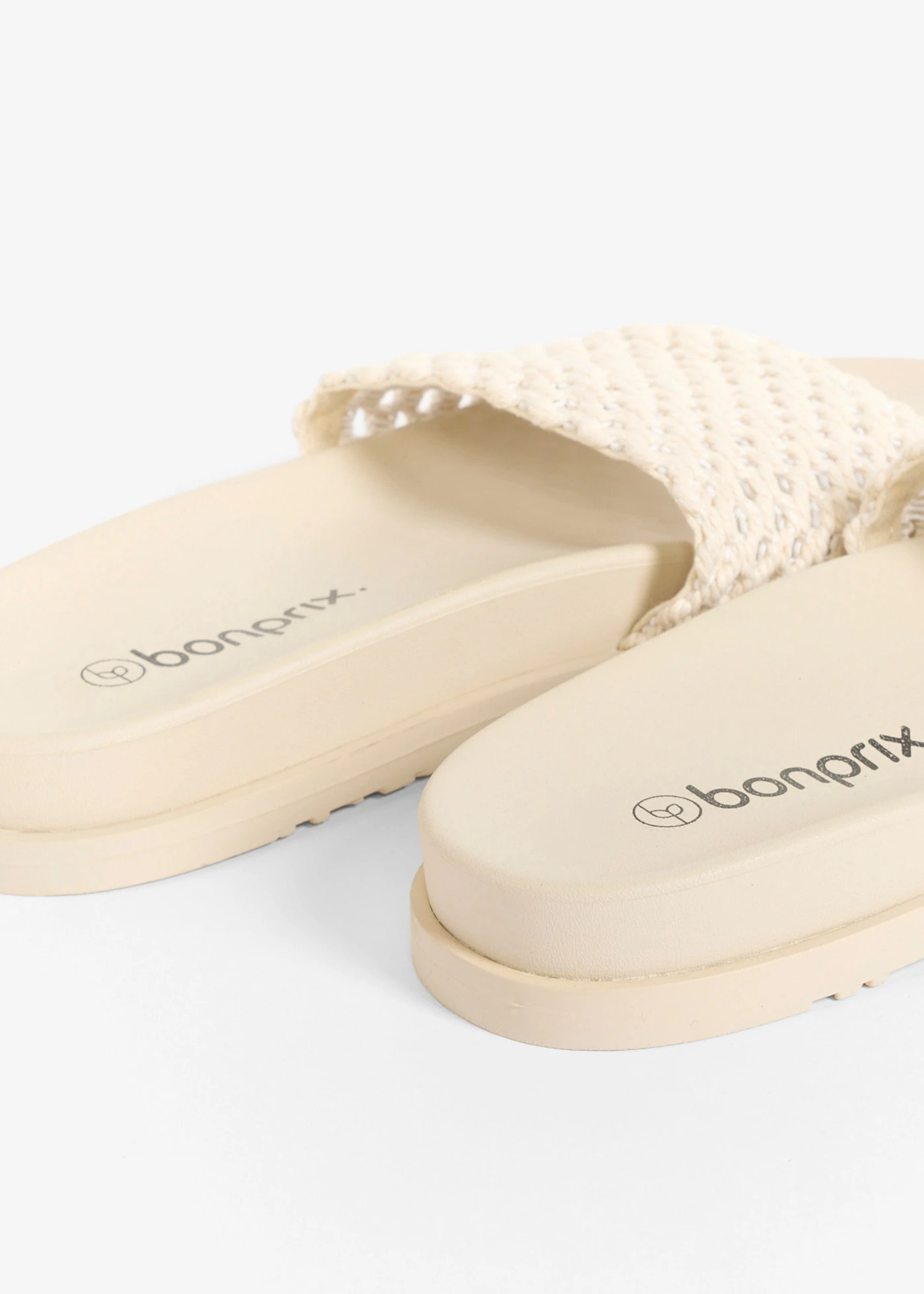 Slippers met gehaakte look • lichtsand • product-page.page-title-suffix