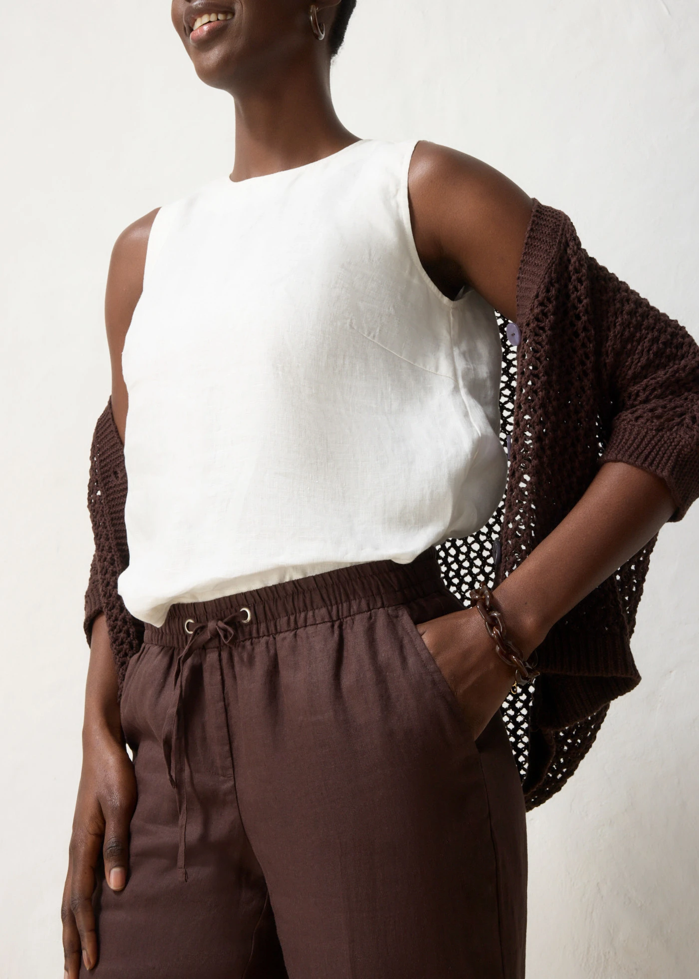 Pantalon taille élastiquée 100% lin • marron foncé • Boutique bonprix