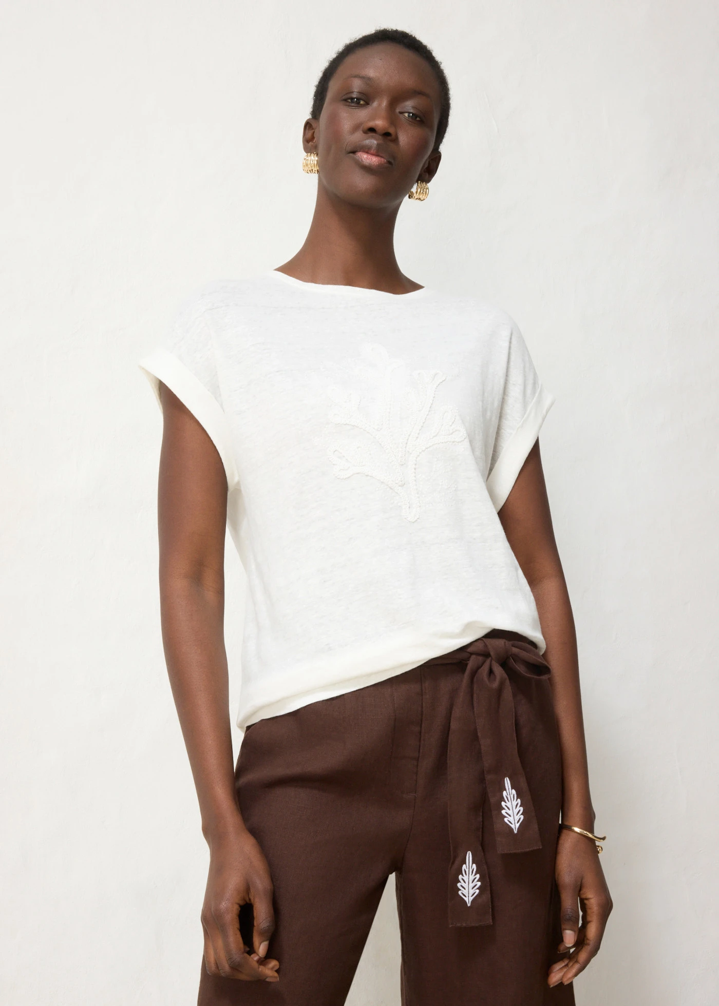 T-shirt 100% lin avec broderie • écru • product-page.page-title-suffix