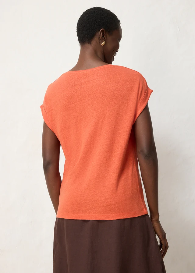 T-shirt van puur linnen met borduursel • kaneelrood • product-page.page-title-suffix