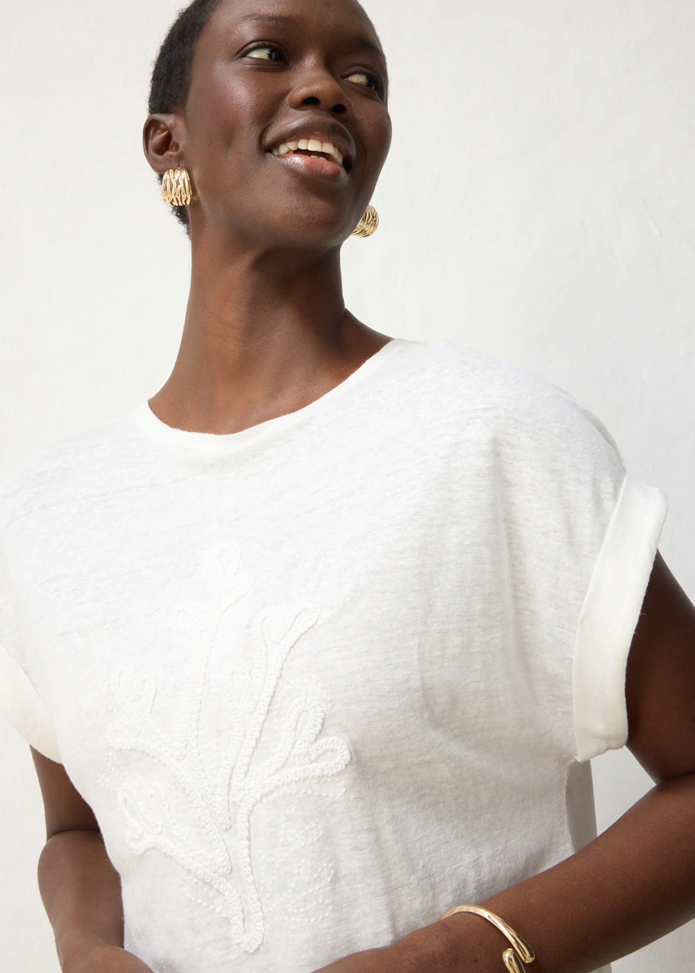 Tricou din in 100% cu broderie • ecru • magazin bonprix