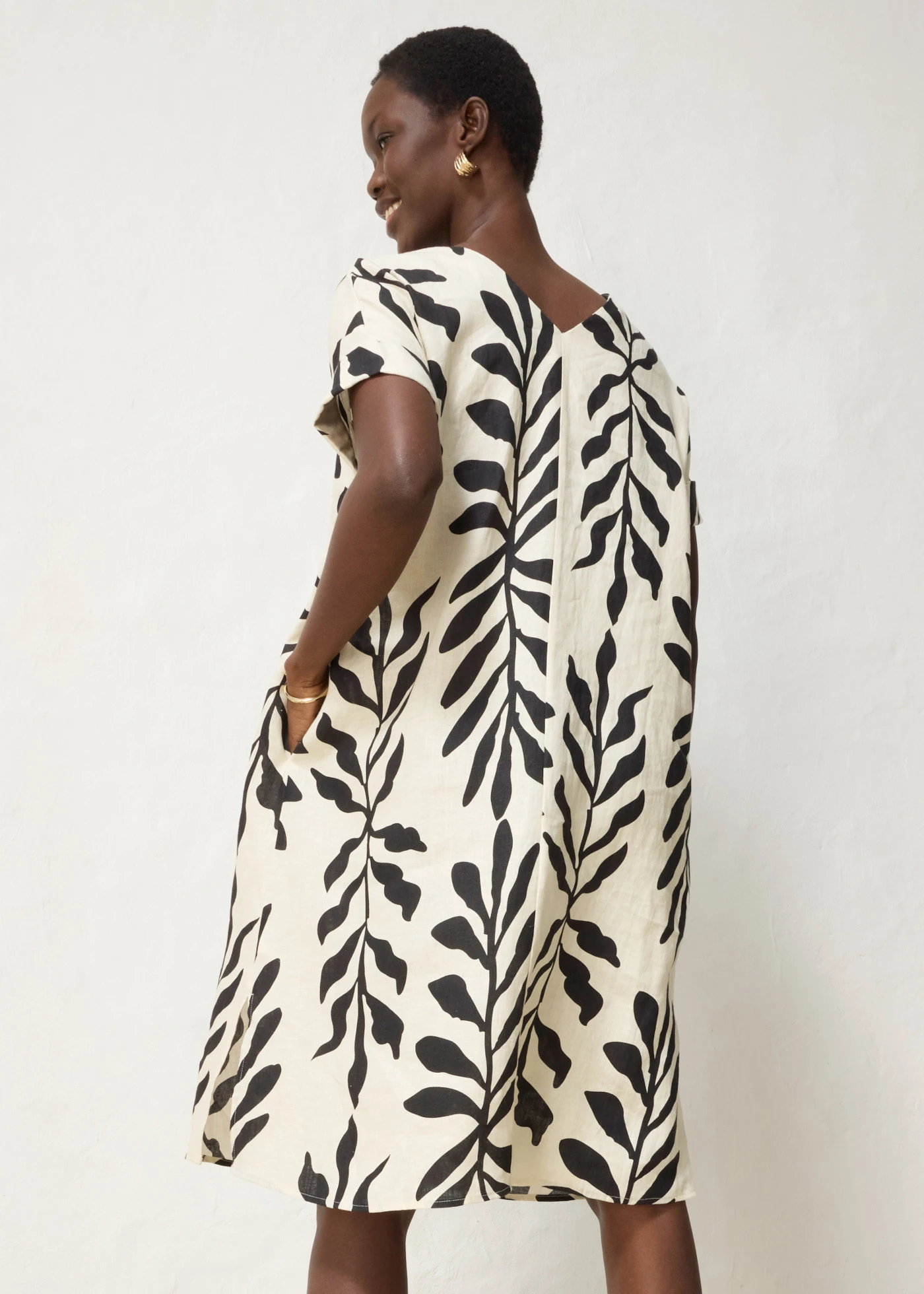 Wijde kaftan jurk van puur linnen • lichtsand-donkerbruin gedessineerd • product-page.page-title-suffix