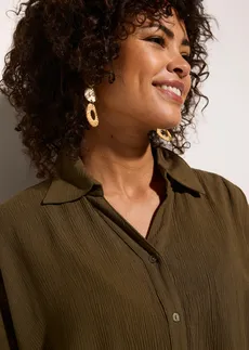 Bluză scurtă de plajă din viscoză fluidă • oliv închis • magazin bonprix