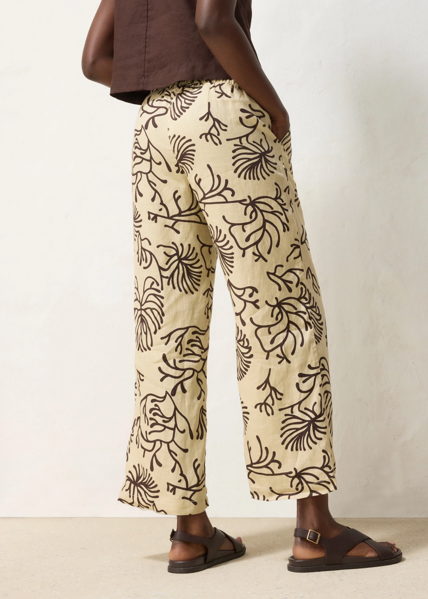 Pantaloni Marlene din in 100% • bej nisipiu-maro închis cu imprimeu • magazin bonprix