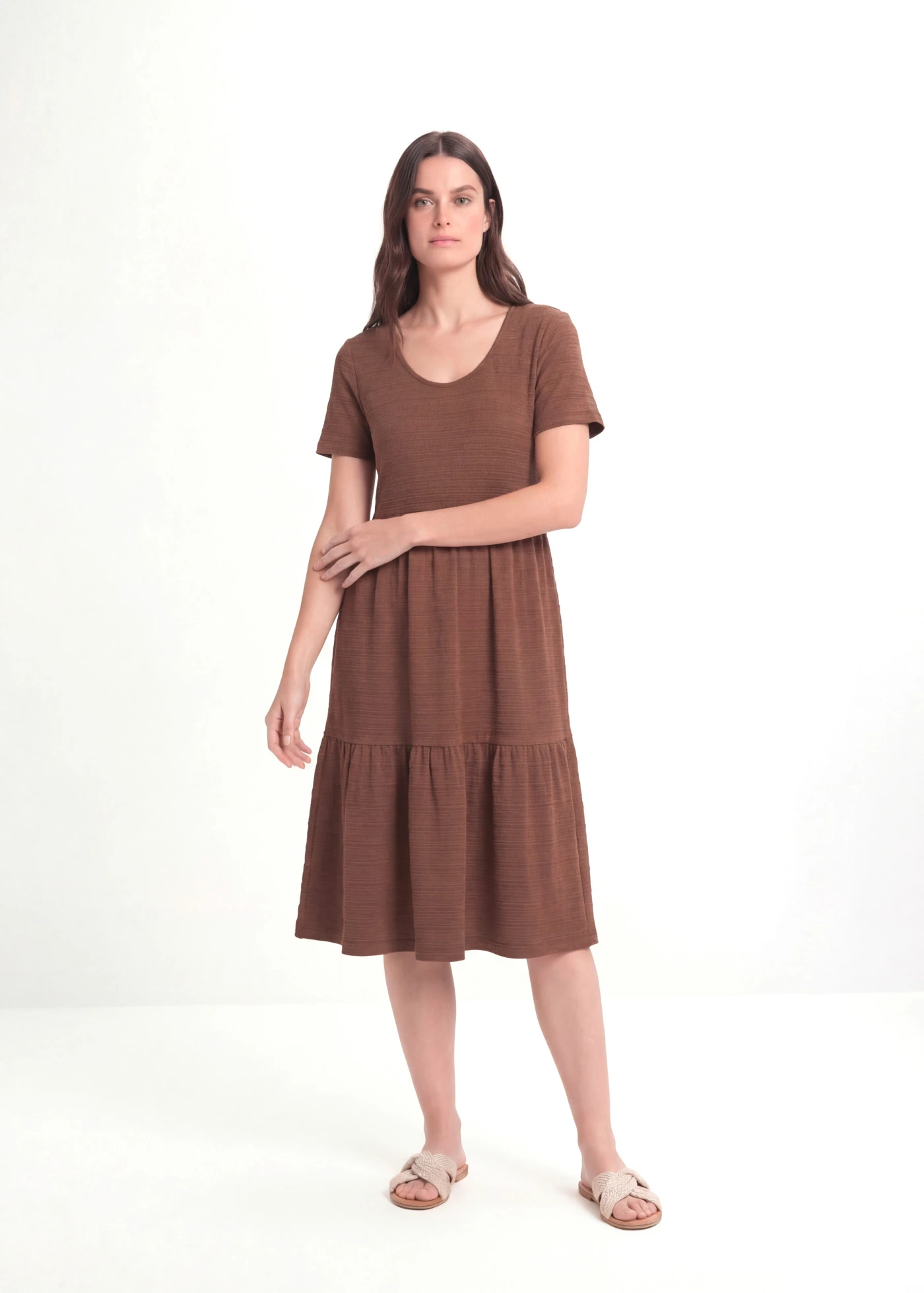 Robe en jersey texturé • marron • Boutique bonprix