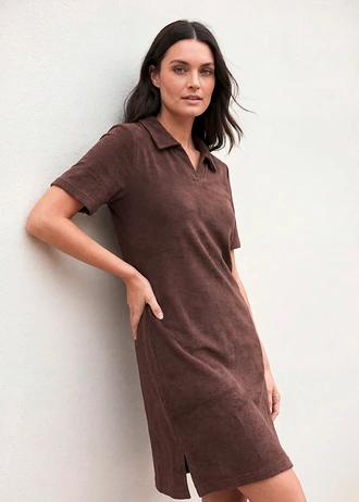 Robe longueur genou en tissu éponge avec col polo • marron • Boutique bonprix