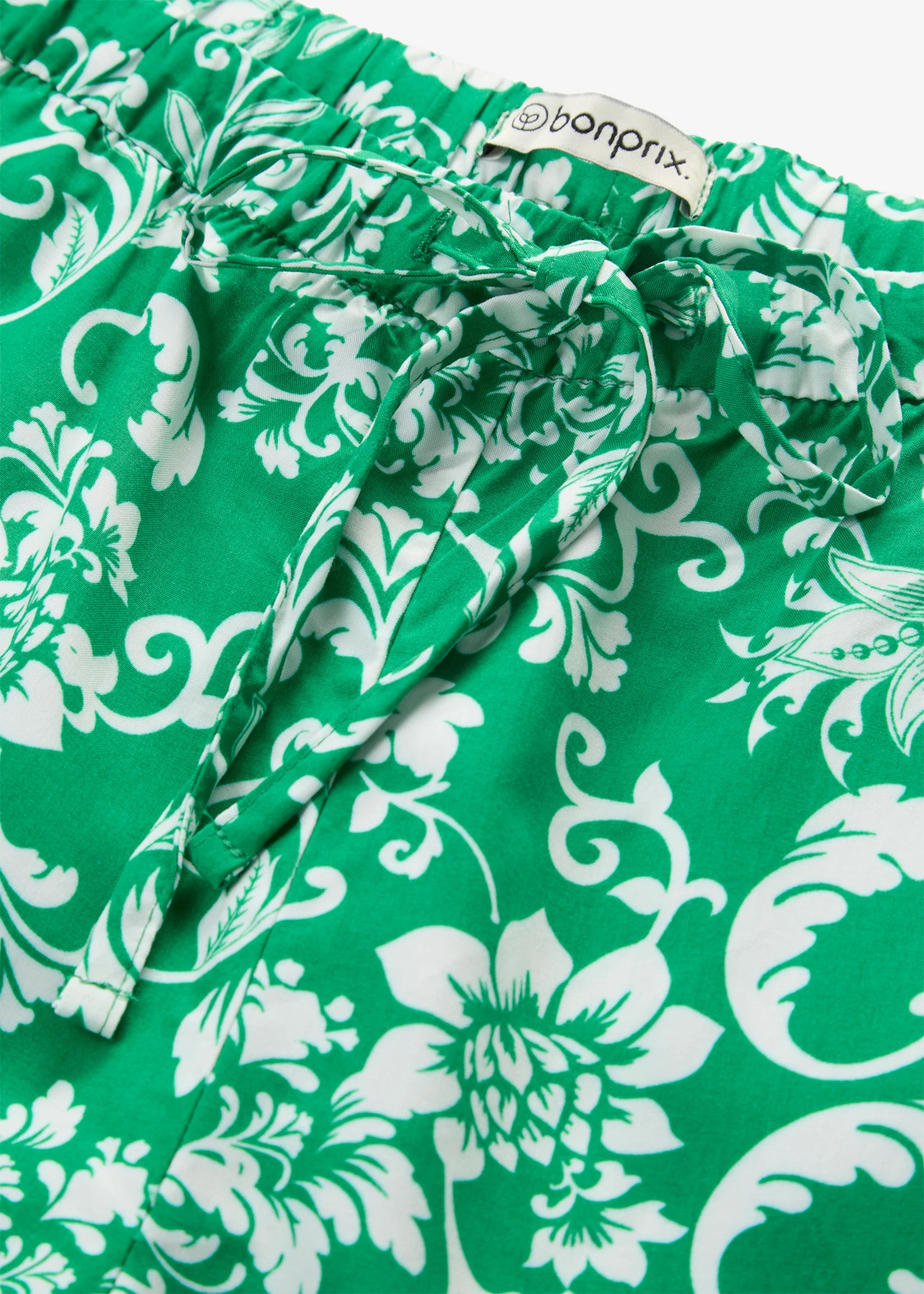 Short en viscose fluide • vert aventurine-écru floral • product-page.page-title-suffix