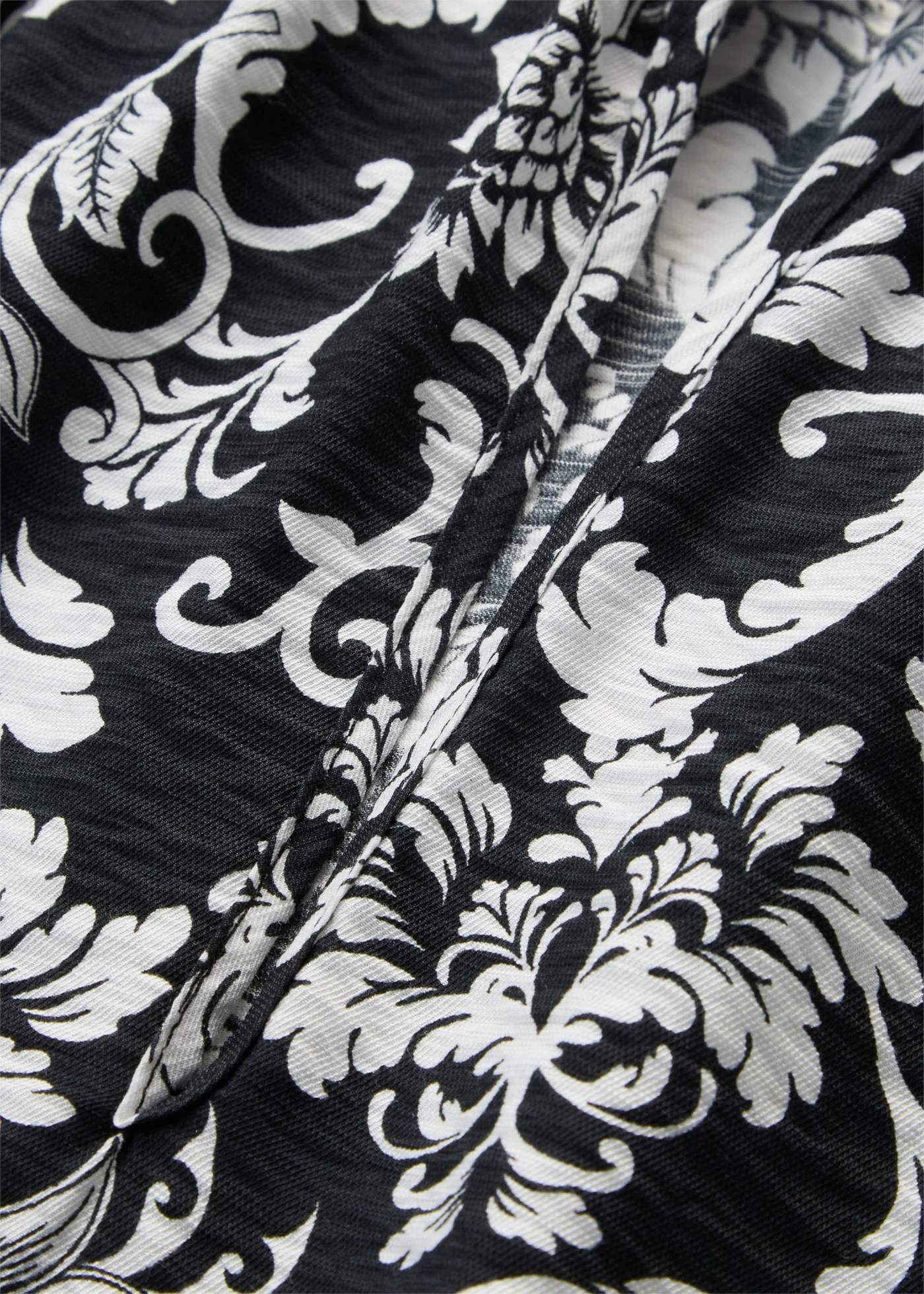 Rochie gen tunică din amestec moale de viscoză • negru-ecru cu imprimeu • magazin bonprix