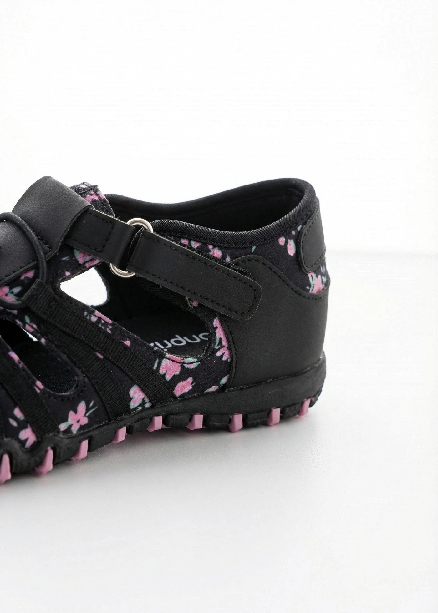 Instappers met een geprofileerde loopzool • zwart-pink gebloemd • bonprix online shop