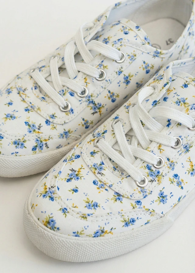 Tennis en toile de coton • blanc/bleu foncé floral • product-page.page-title-suffix