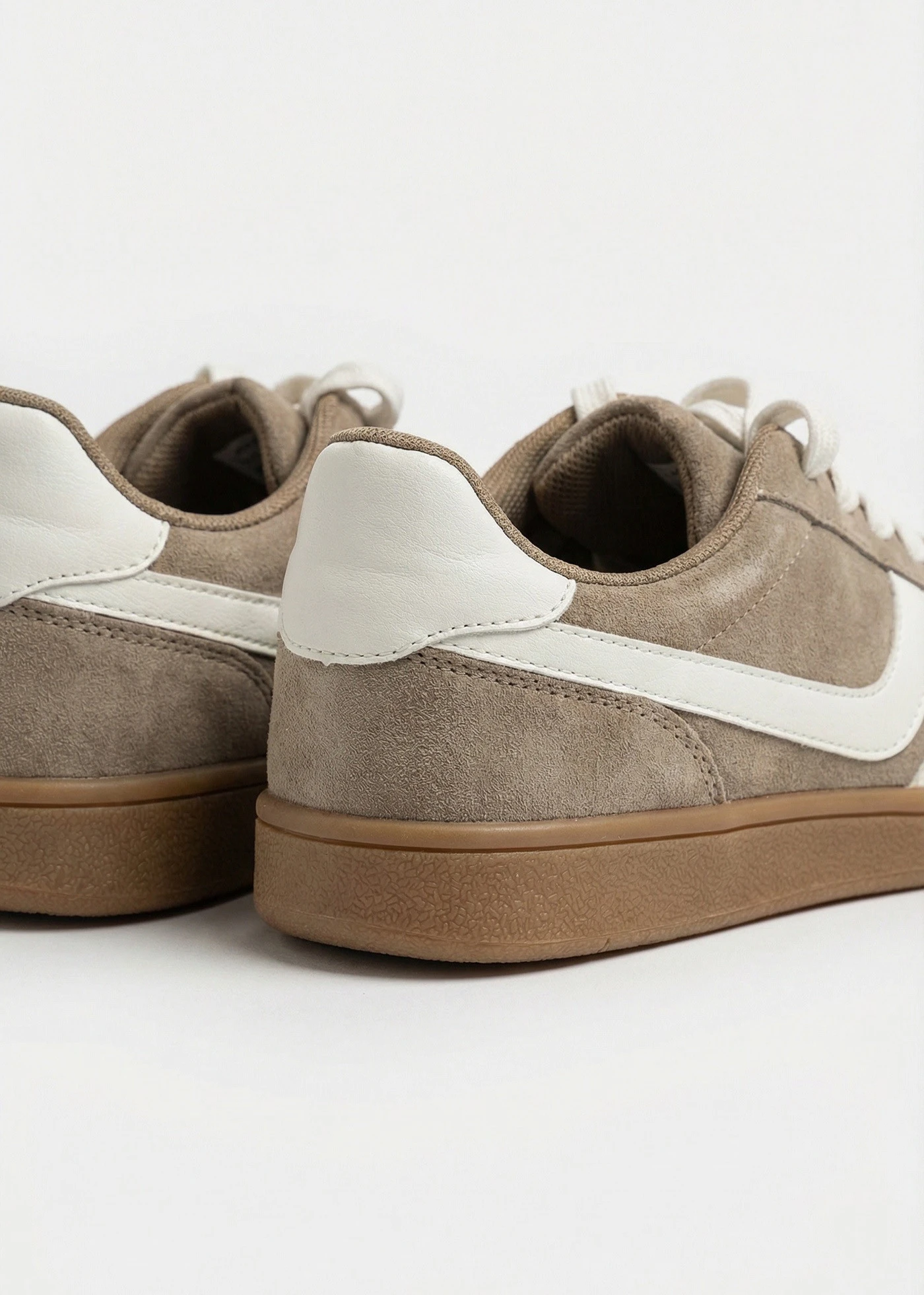 Sneakers in retrolook • rietbeige • bonprix online shop