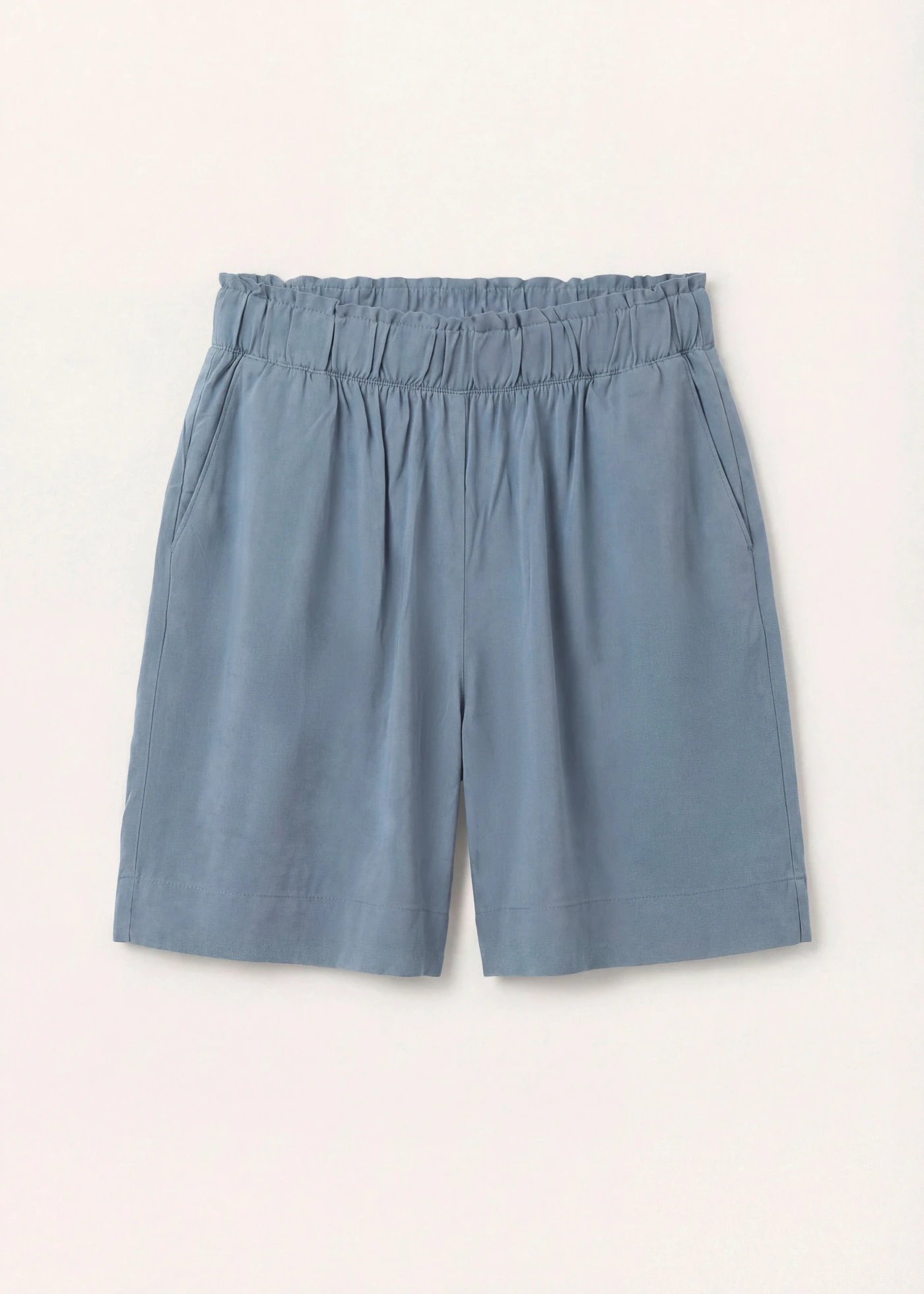Short en viscose à taille élastiquée • bleu fumé • Boutique bonprix