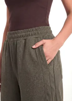 Short large en tissu sweat • olive foncé chiné • Boutique bonprix