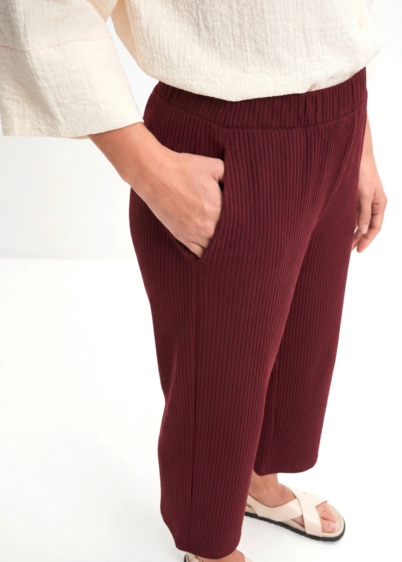 Pantalon en jersey côtelé à taille élastiquée • rouge érable • Boutique bonprix