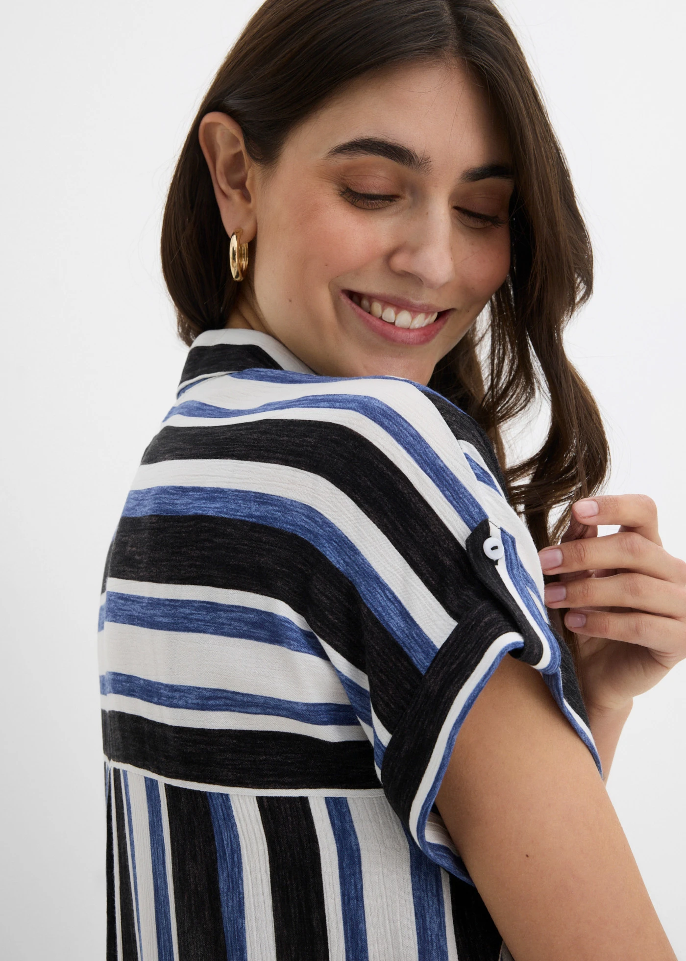 Rochie gen cămașă din viscoză fluidă • negru/alb/indigo cu dungi • magazin bonprix