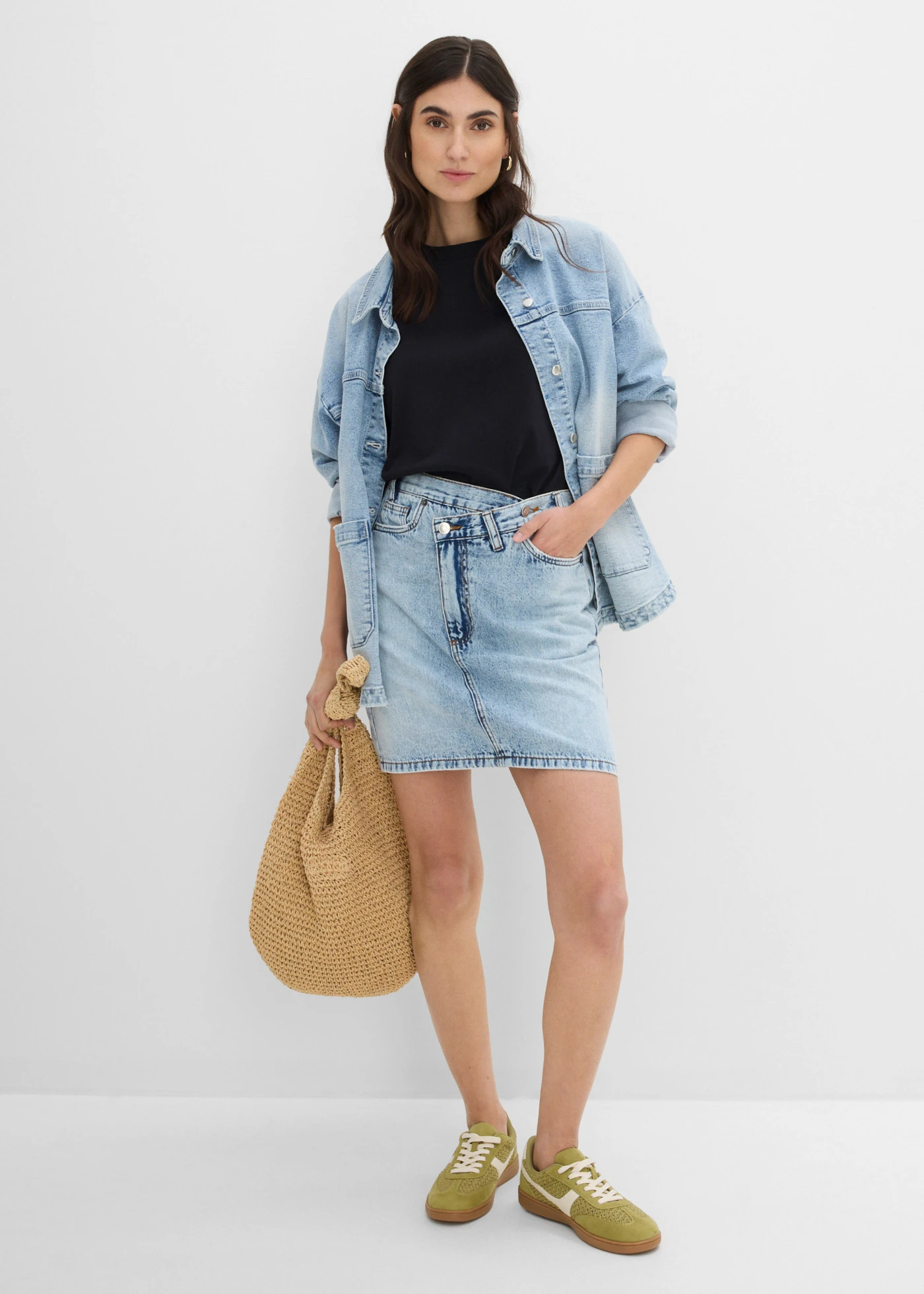 Spijkerrok met een asymmetrische band • ijsblauw denim used • product-page.page-title-suffix