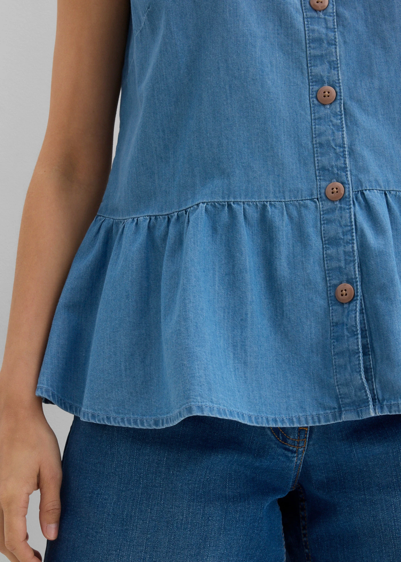 Jeansowy top bez rękawów z bawełny organicznej • jasnoniebieski denim • sklep bonprix